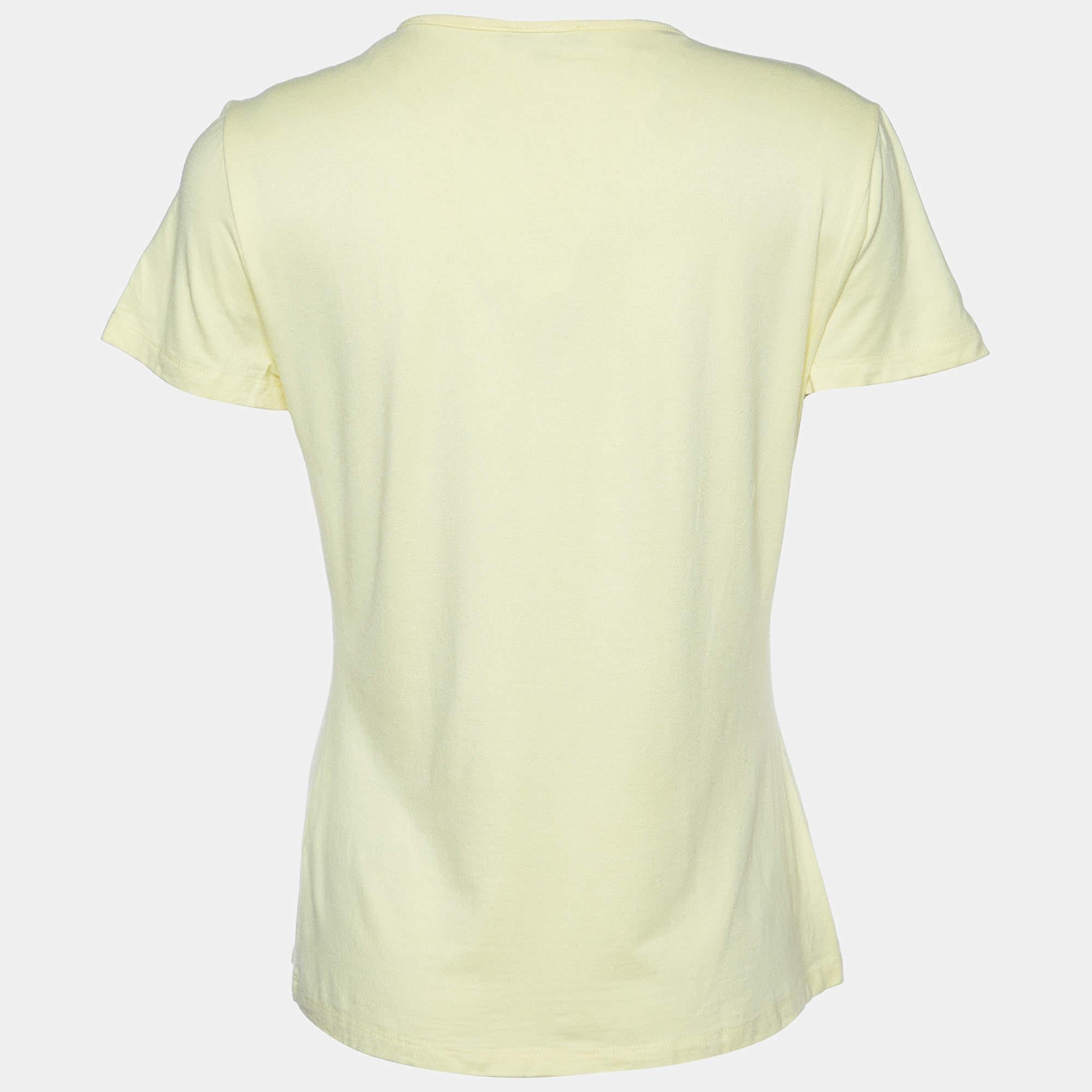 Whether you want to go out on casual outings with friends or just want to lounge around this t shirt is a versatile piece and can be styled in many ways. It has been made using fine fabric.