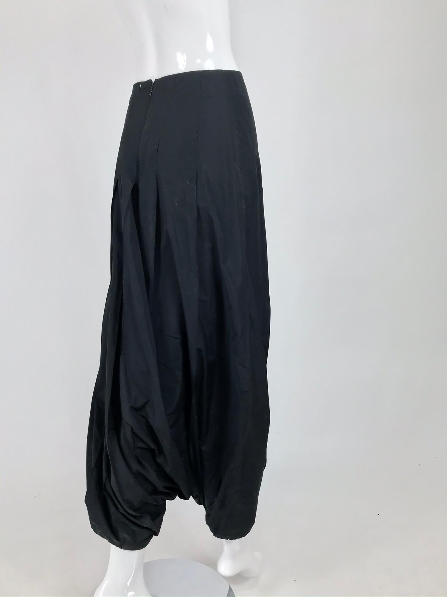 Pantalon Kenzo Zouave en taffetas noir (années 1980) 4