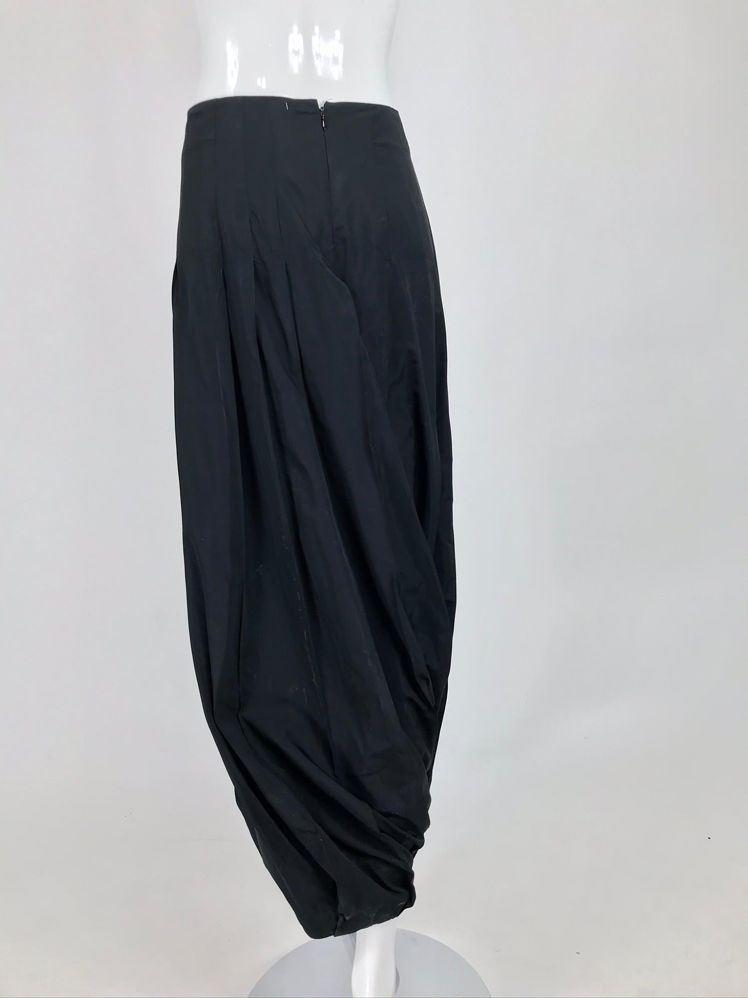 Pantalon Kenzo Zouave en taffetas noir (années 1980) 1