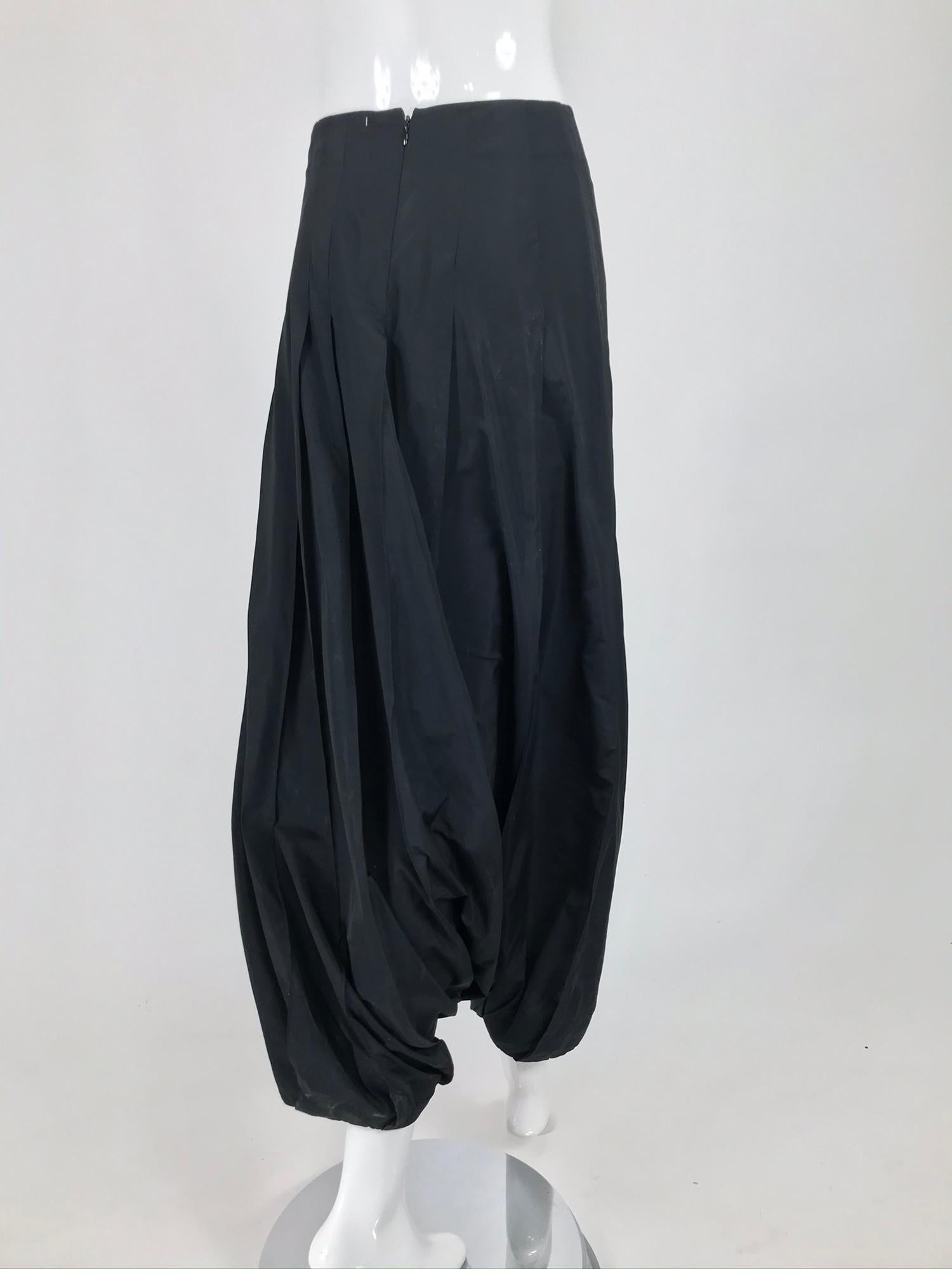 Pantalon Kenzo Zouave en taffetas noir (années 1980) 3