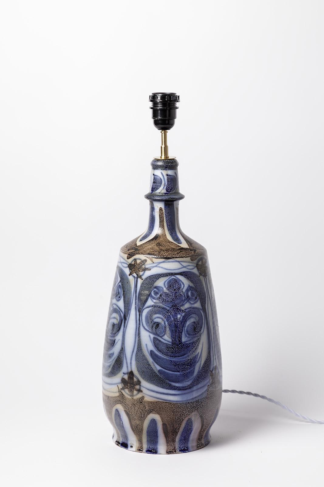 Français Lampe de bureau Keraluc en céramique bleue et grise de conception française du XXe siècle signée en vente