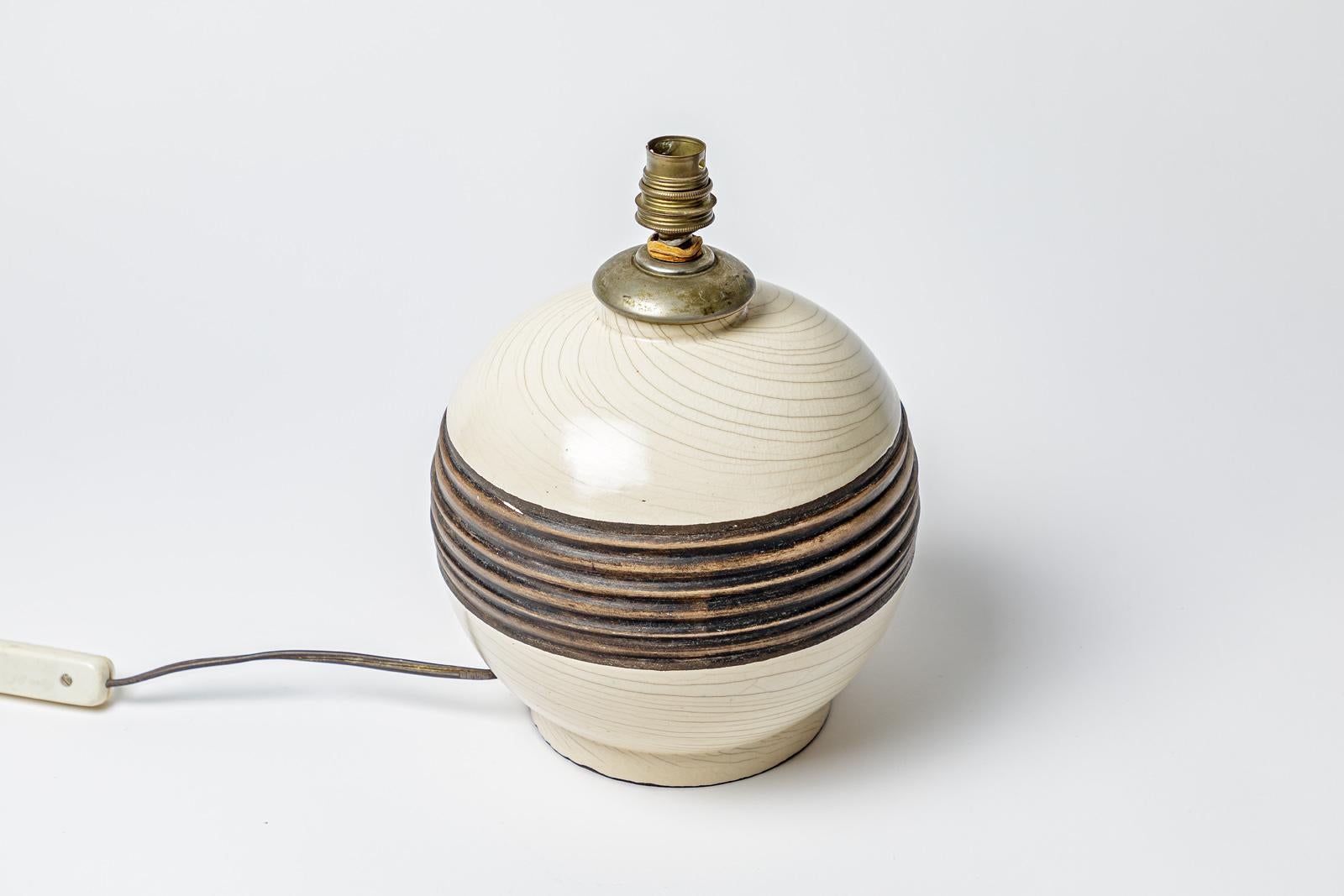 Whiting 20e siècle art déco 1930 lampe à poser en céramique blanche et noire signée Excellent état - En vente à Neuilly-en- sancerre, FR