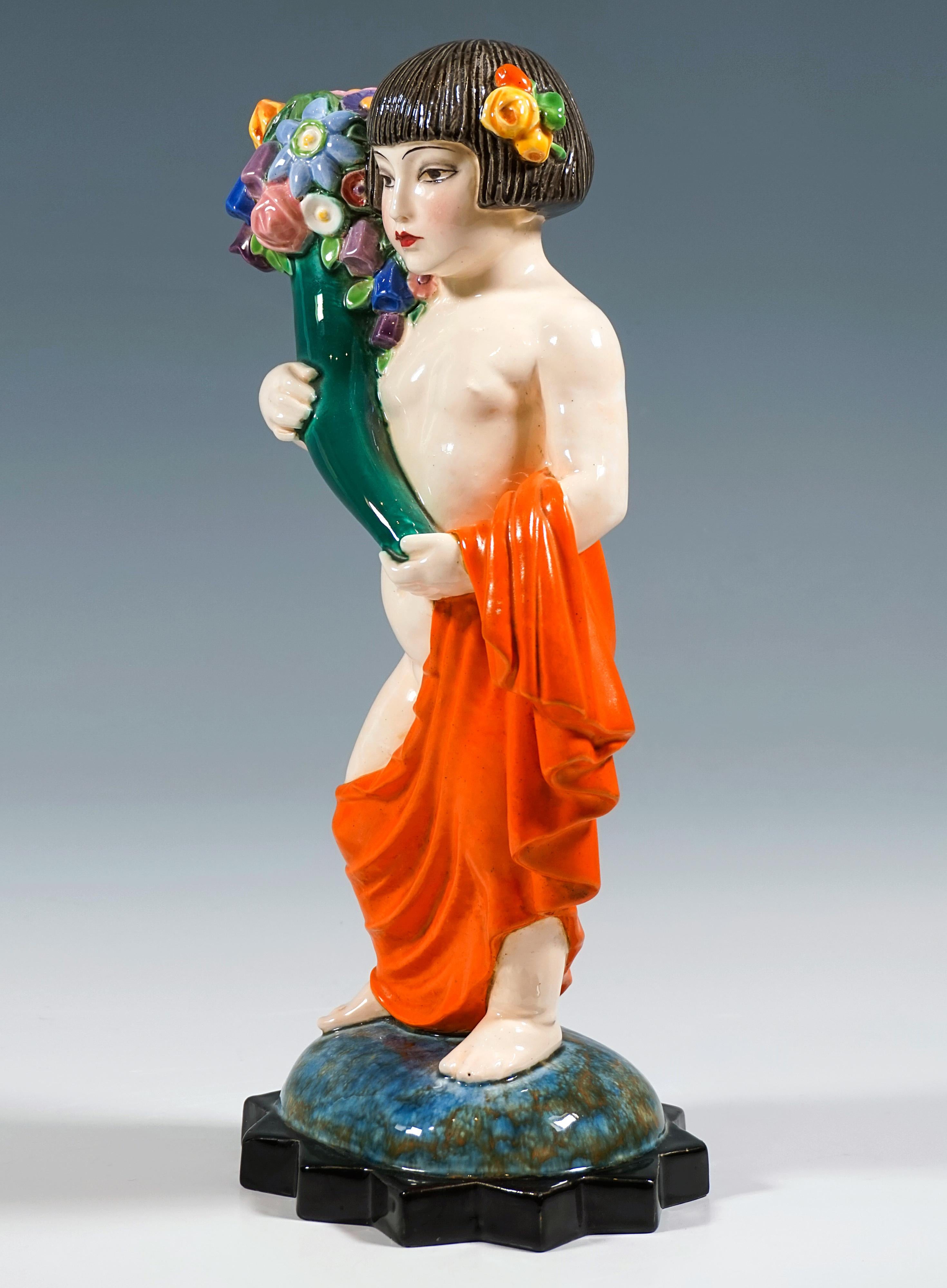 Figura Art Déco Keramos, Niña japonesa con cornucopia, Podany, Viena ca 1925 Art Decó en venta