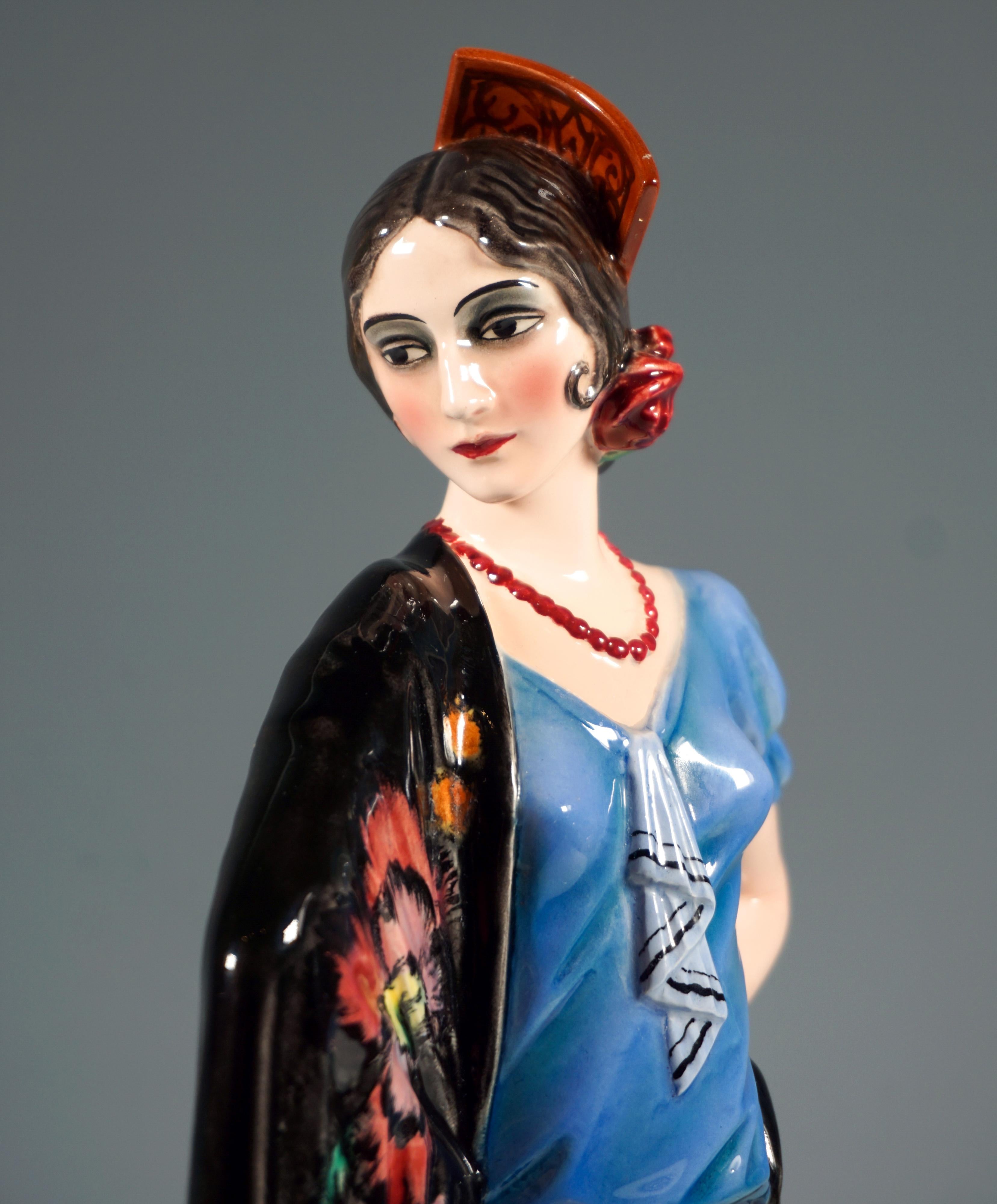 Figura Art Déco Keramos, Dama española con chal, Rudolf Podany, Viena, ca 1925 Hecho a mano en venta