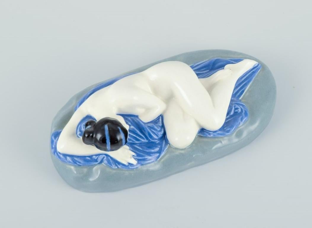 Austrian Keramos, Austria. Rare Art Deco ceramic sculpture of a reclining nude woman. For Sale