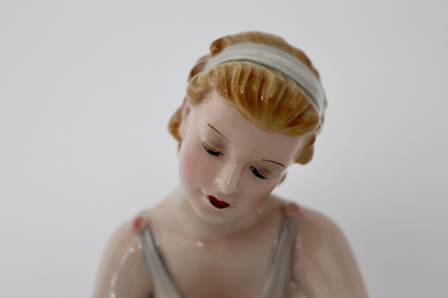 Keramos Modernista de mediados de siglo Bailarina azul pastel Stephan Dakon C. 1949 en venta 4