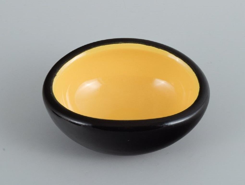 Keramos, Sèvres, France.
3 unique ceramic bowls glazed in yellow and black.
Mid-20th century.
In perfect condition.
Marked.
Measuring: L 15.5 x D 13.0 cm.