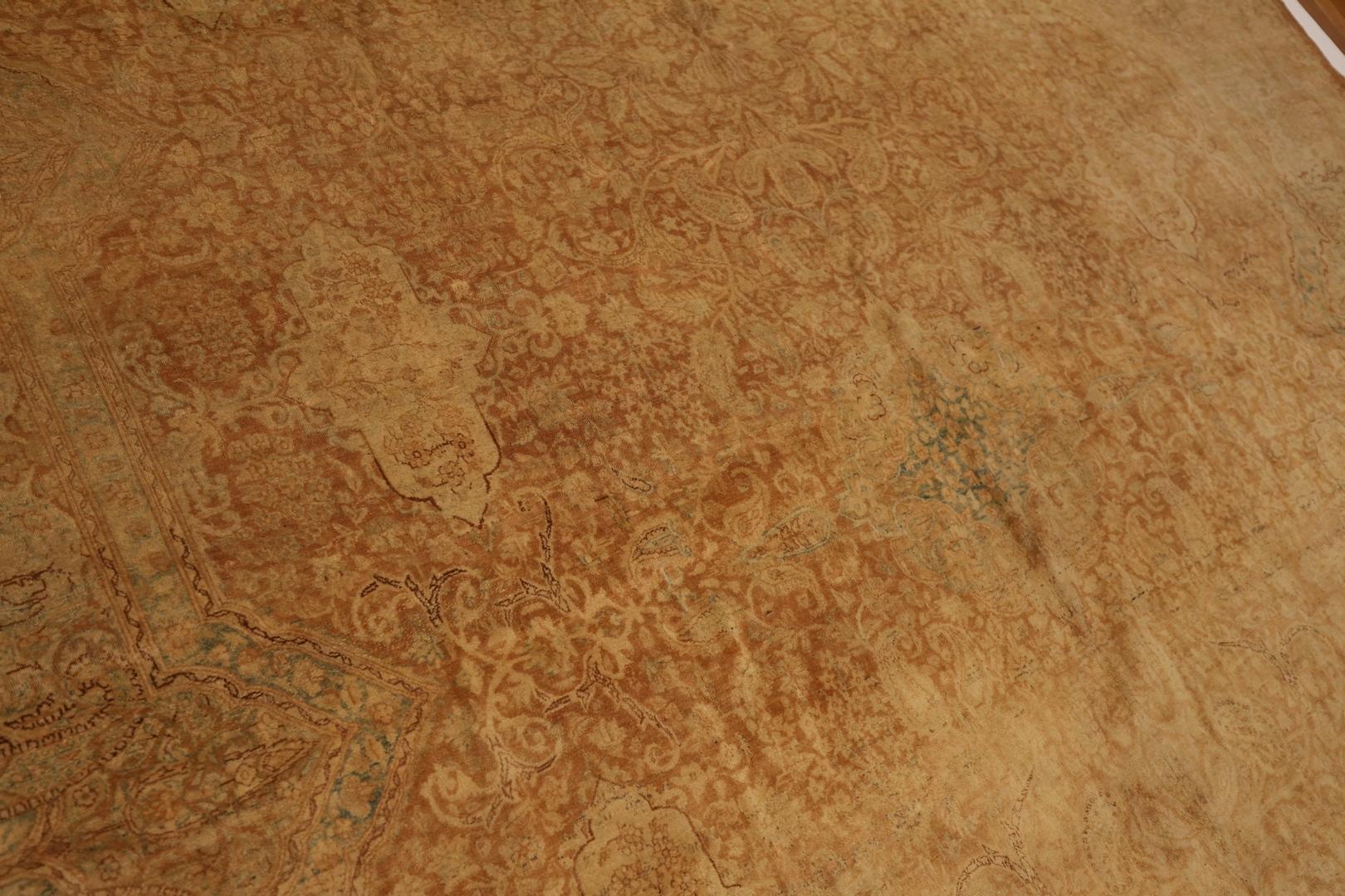 Antiker Kerman-Teppich in Zimmergröße, verblasst, beigerot, 9 x 15 im Angebot 1