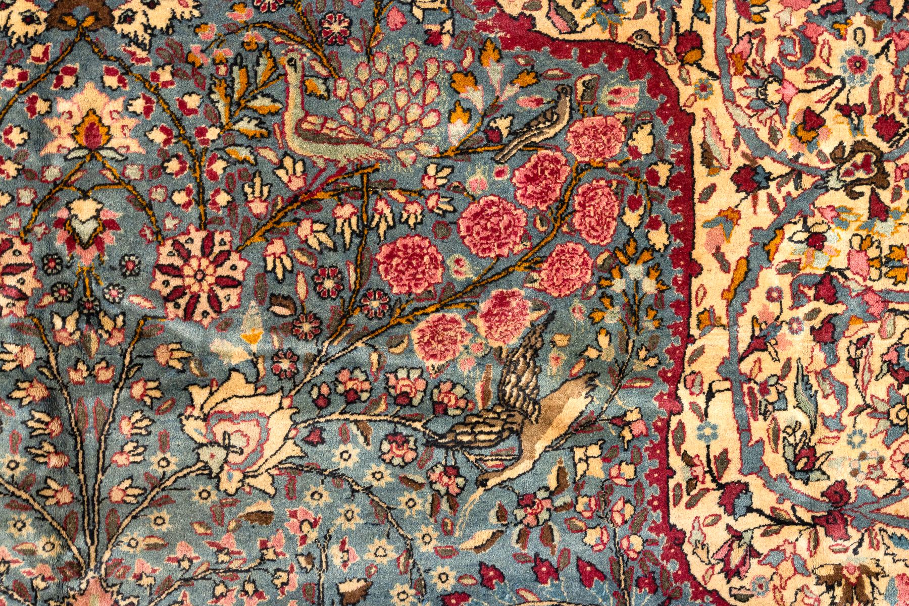 XX secolo Tappeto Kerman di grandi dimensioni con campo verde acqua, disegno di giardini floreali e motivi di animali in vendita