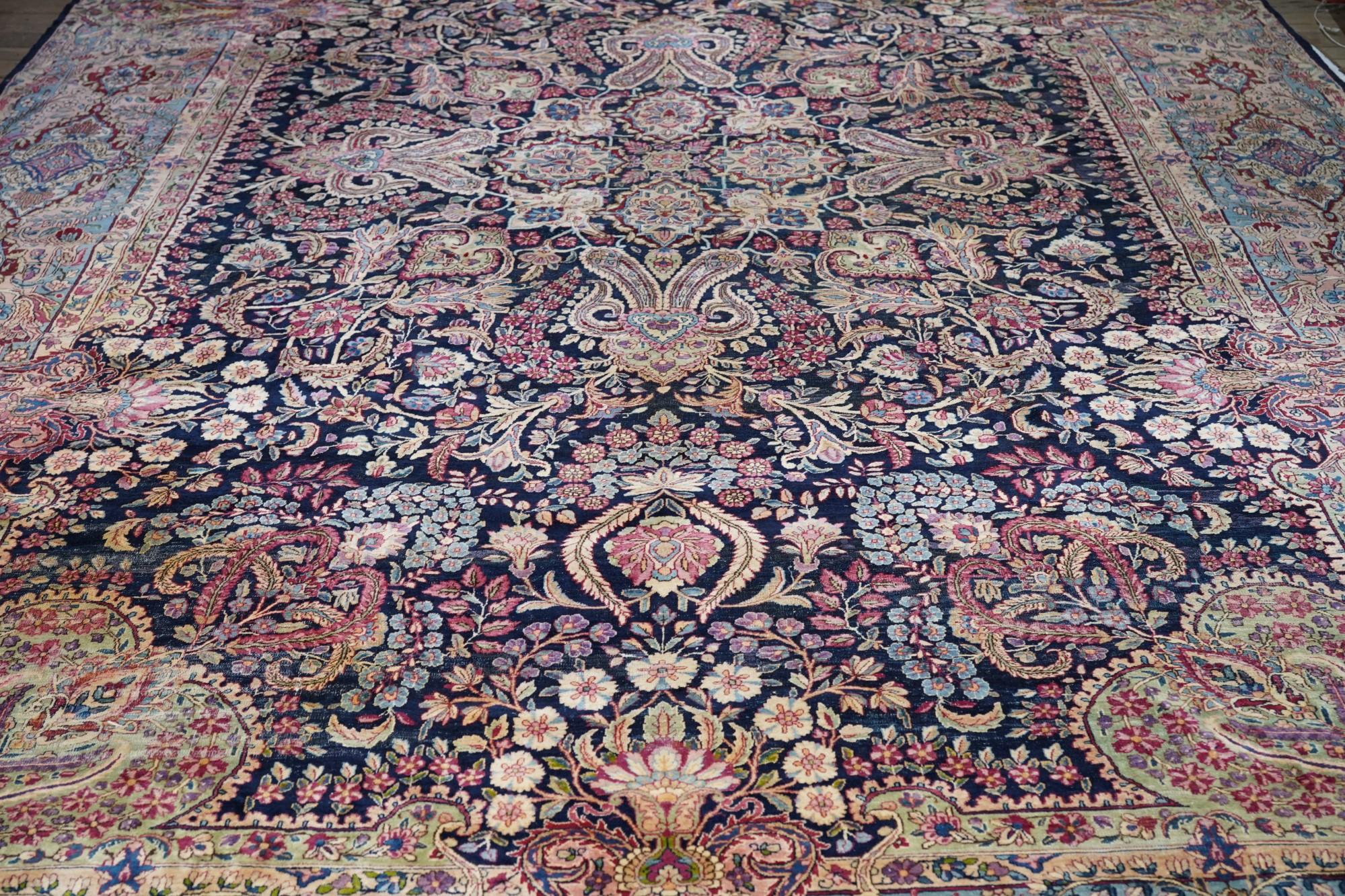 Feiner antiker persischer Kerman-Teppich 11'9'' x 20'5'' im Angebot 2