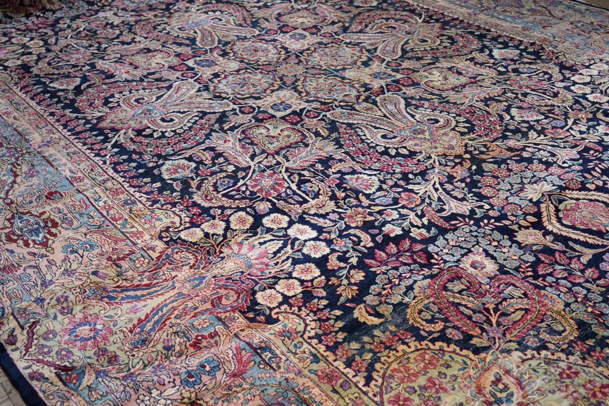Feiner antiker persischer Kerman-Teppich 11'9'' x 20'5'' im Angebot 3