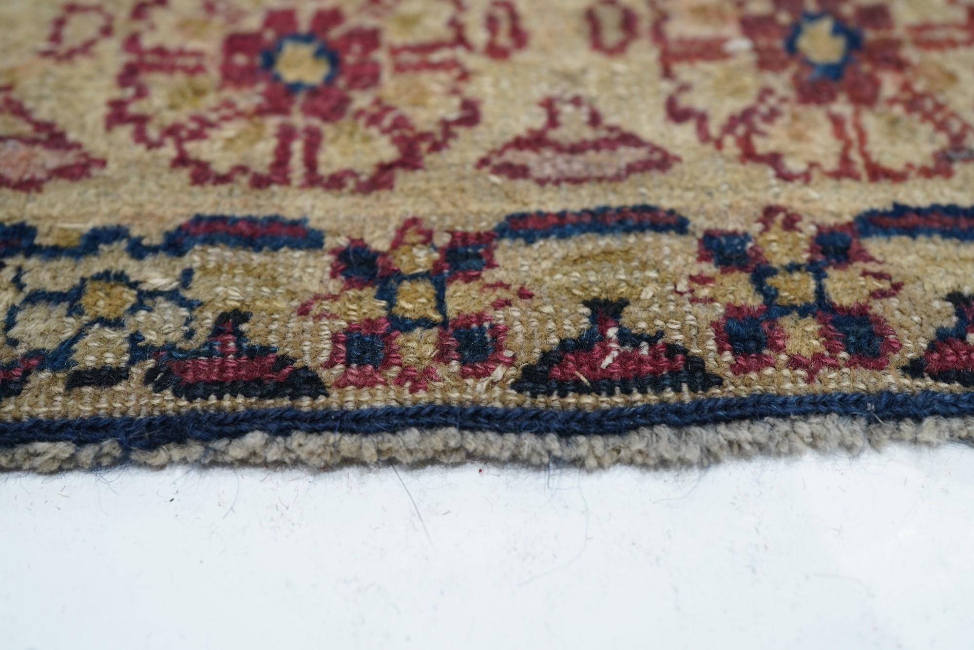 Antique Kerman Rug 2'6'' x 7'0'' In Excellent Condition For Sale In New York, NY