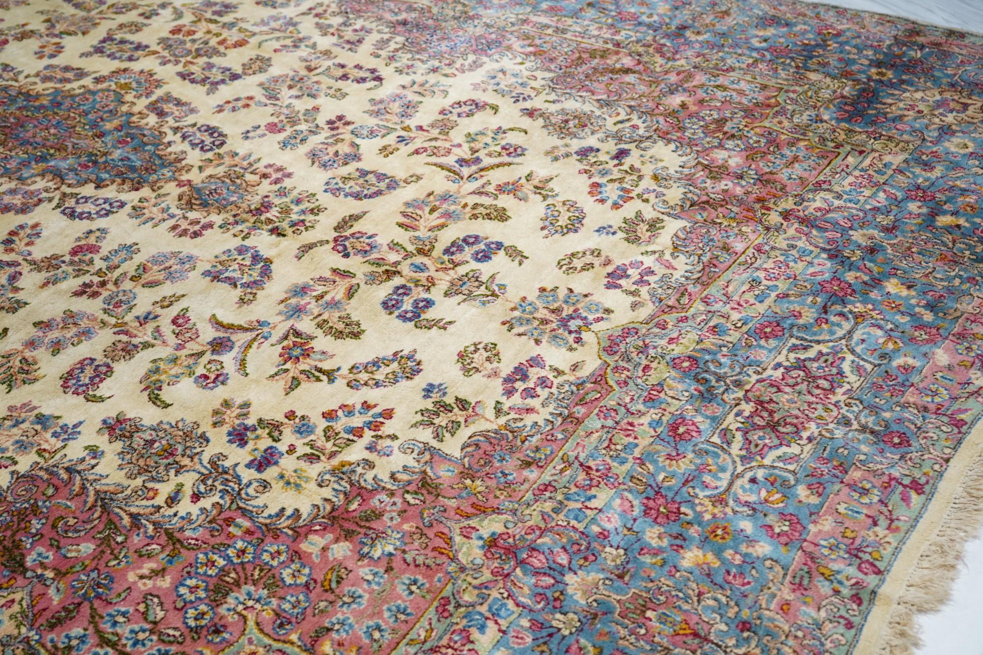 Vintage Kerman Rug 9'8'' x 13'7'' In Excellent Condition For Sale In New York, NY