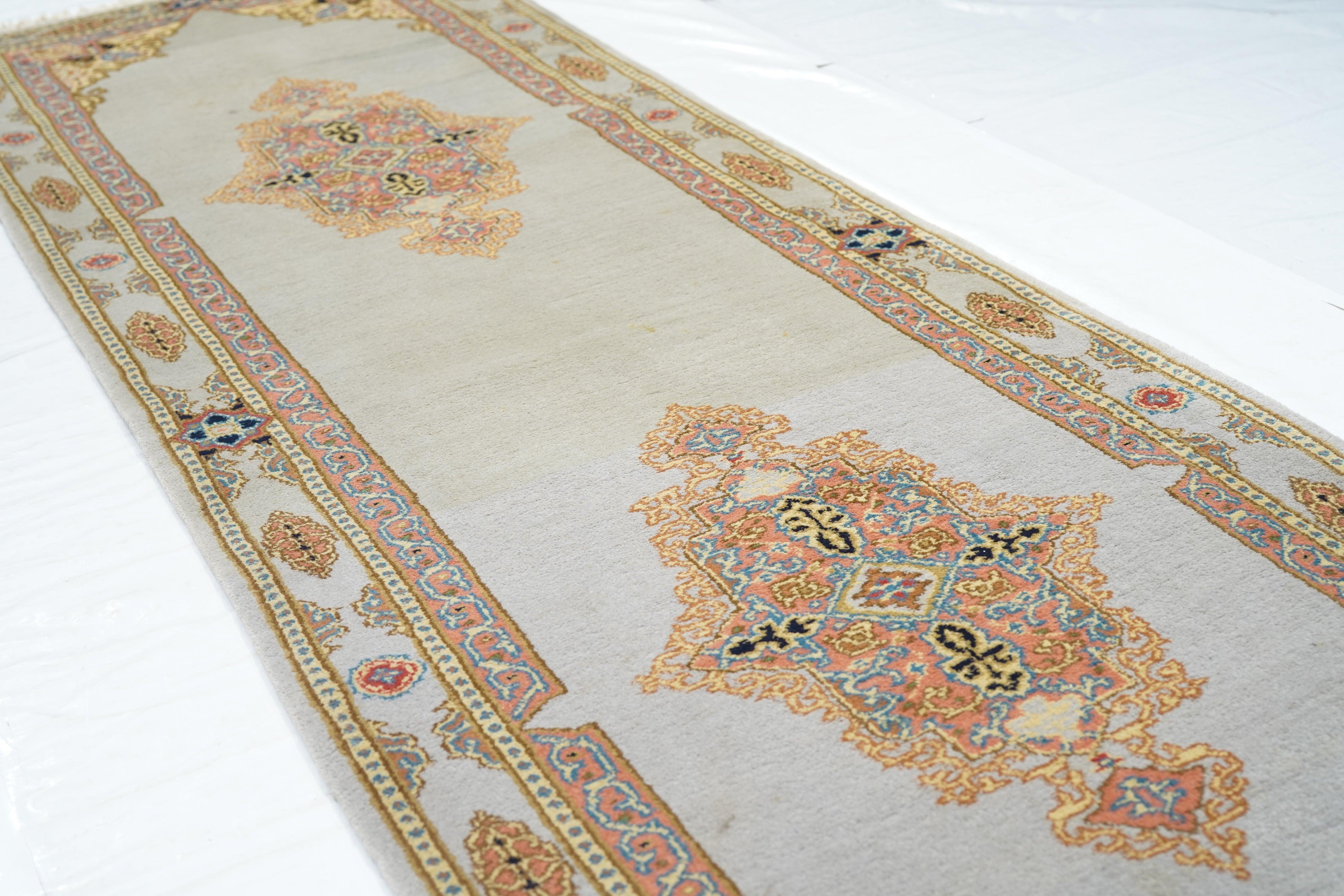 Kerman-Läufer 2'6'' x 8'10'' (21. Jahrhundert und zeitgenössisch) im Angebot