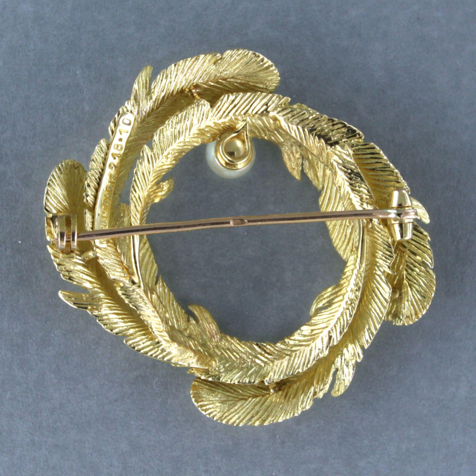 KERN Brooch with pearl 18k yellow gold For Sale at 1stDibs