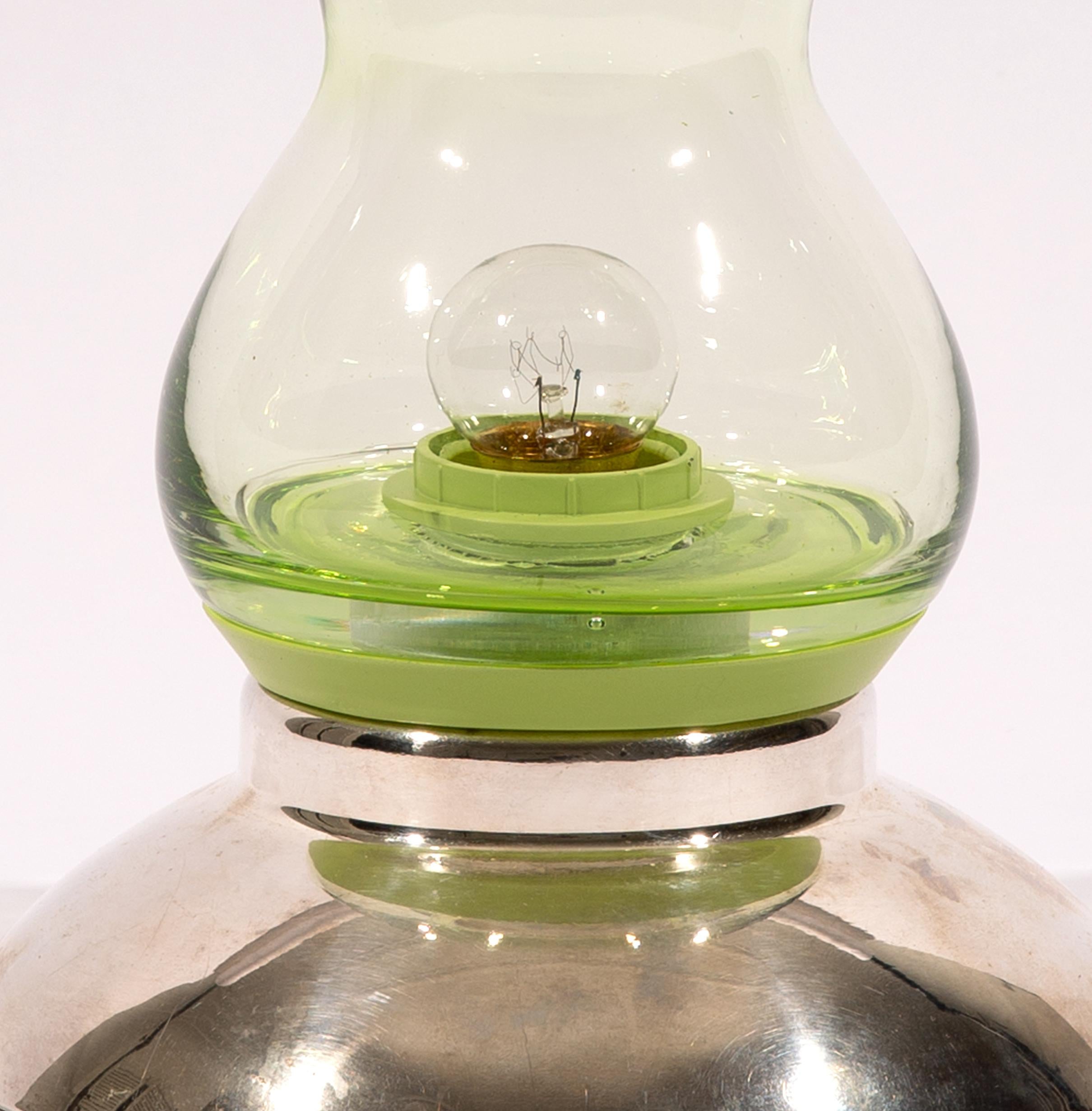 Kerosene-Lampe, inspiriert von grünem Glas und Silber, zeitgenössische Tischlampe von Nusprodukt (amerikanisch) im Angebot