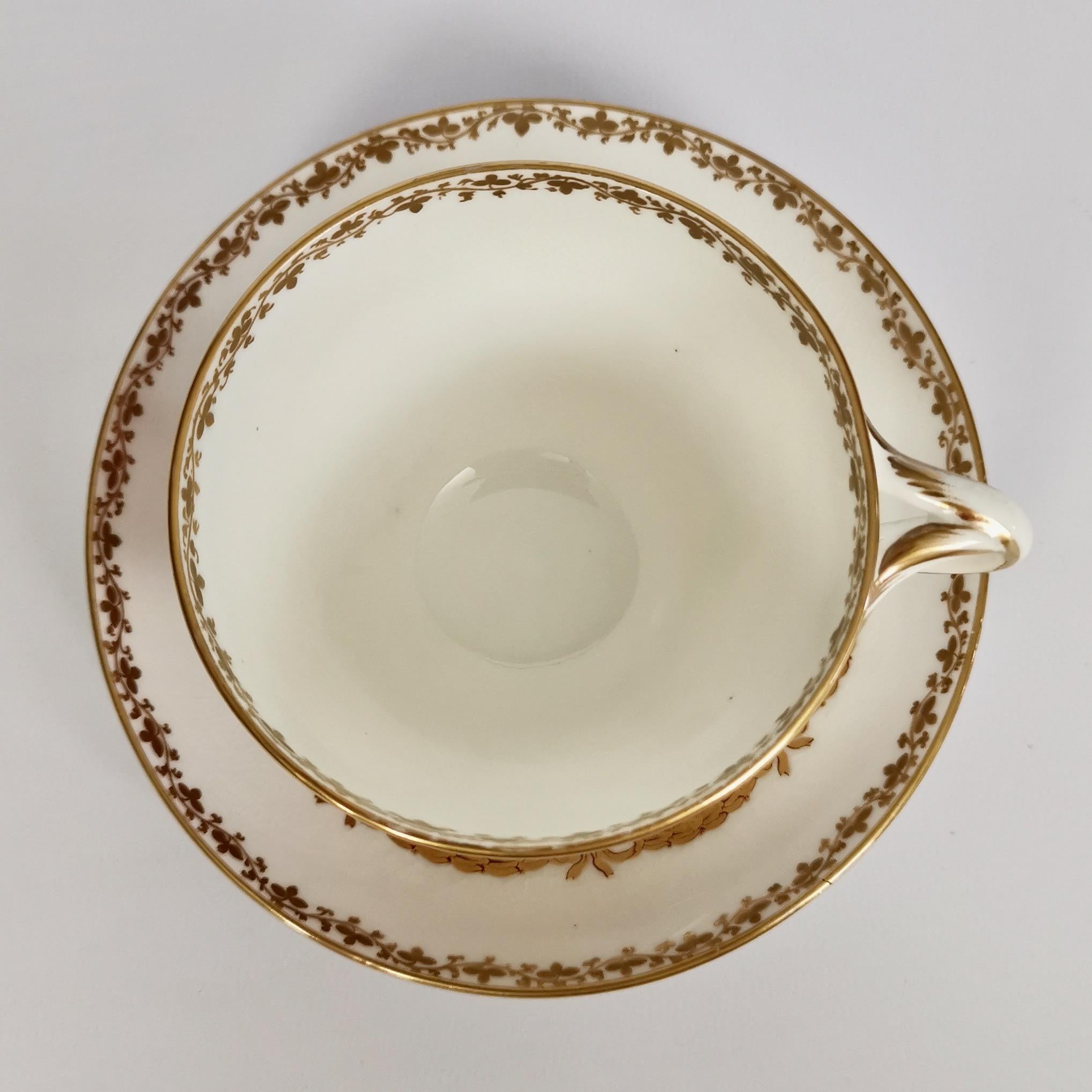 Kerr & Binns Worcester Porcelain Cup and Saucer, Puce Putti Playing, circa 1855 In Good Condition In London, GB