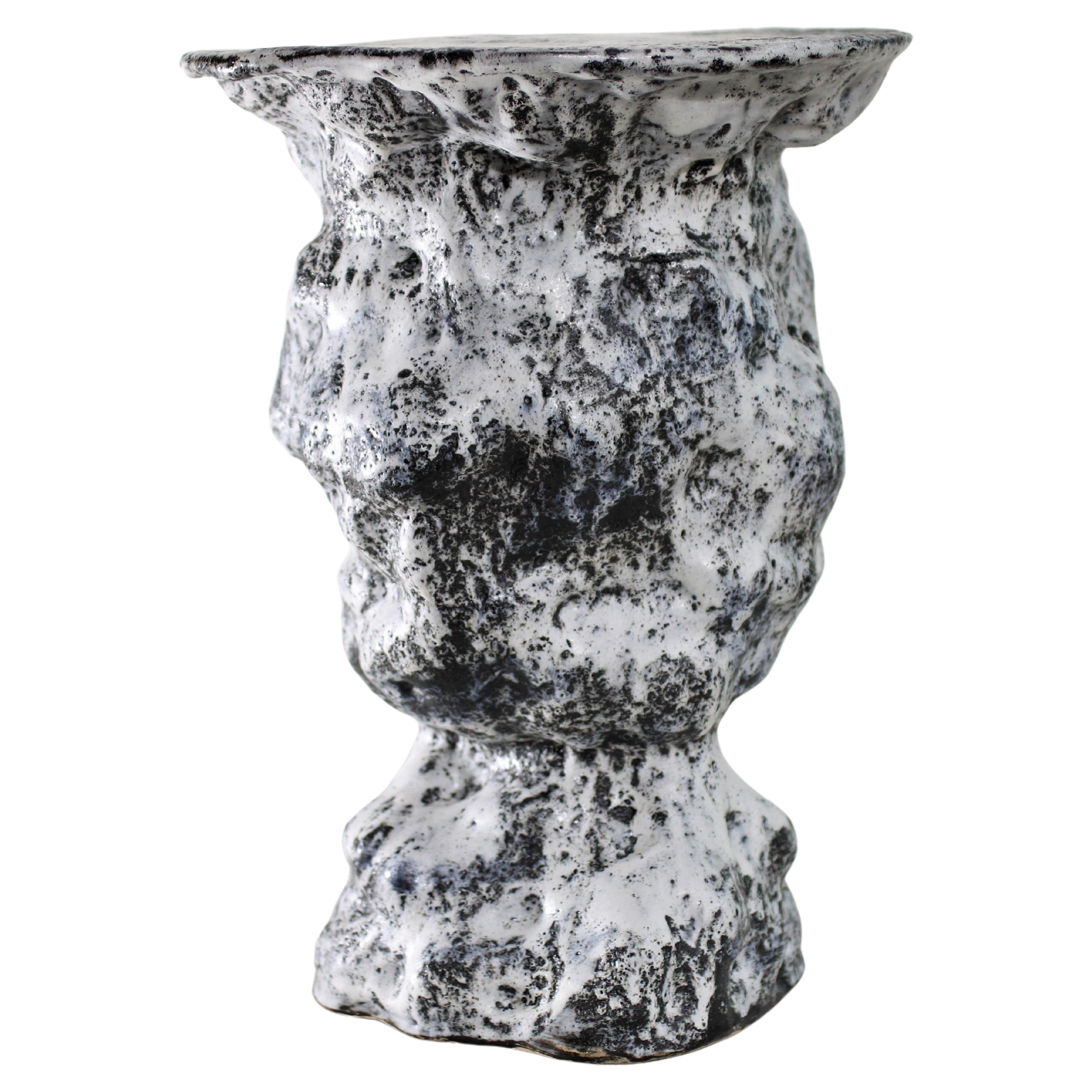 Kerry Hastings - Table d'appoint sculpturale en céramique fabriquée à la main  en vente
