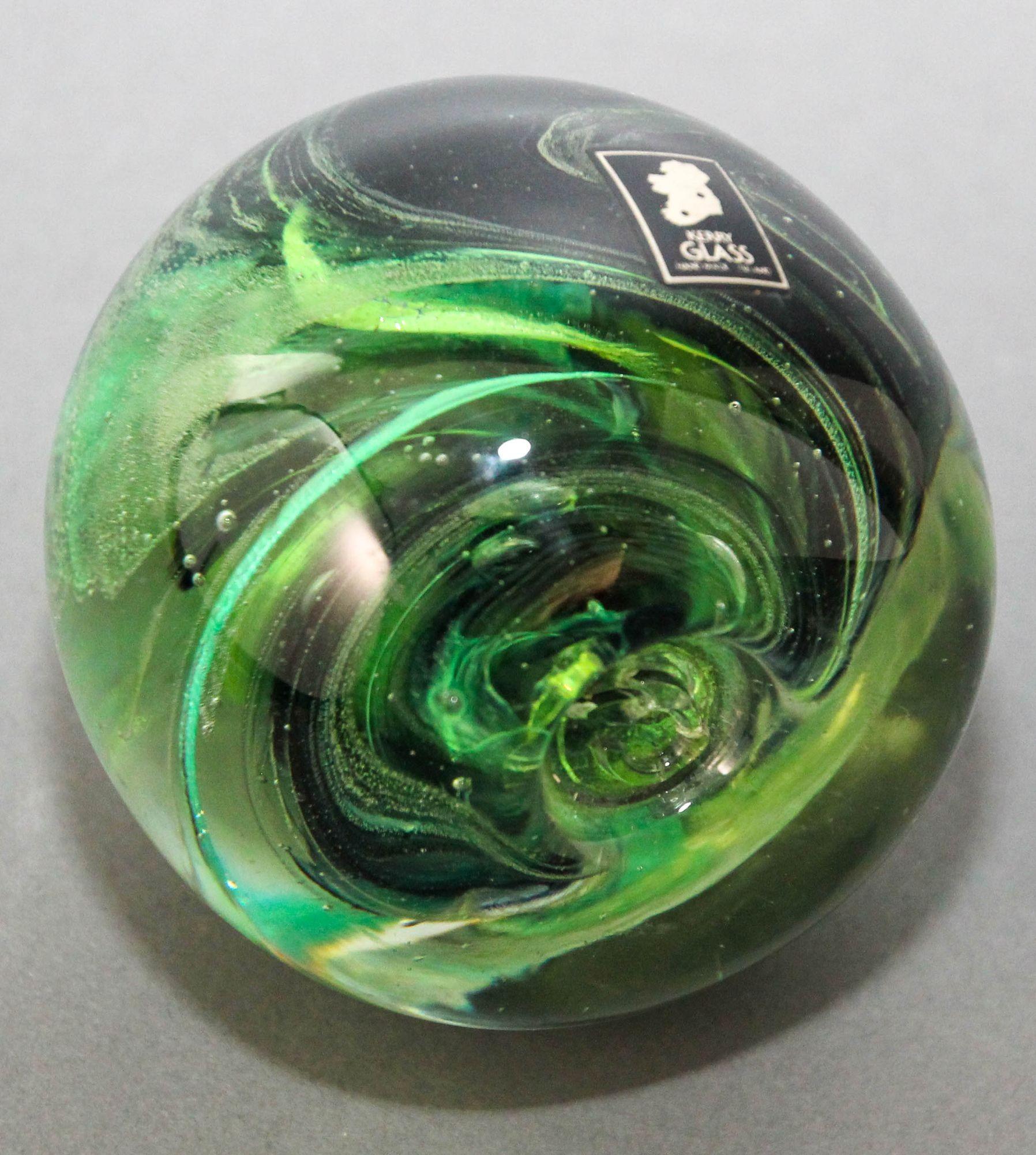 KERRY Briefbeschwerer aus irischem Kunstglas, mundgeblasen in Jade bis Smaragdgrün, 1980er Jahre (Glaskunst) im Angebot