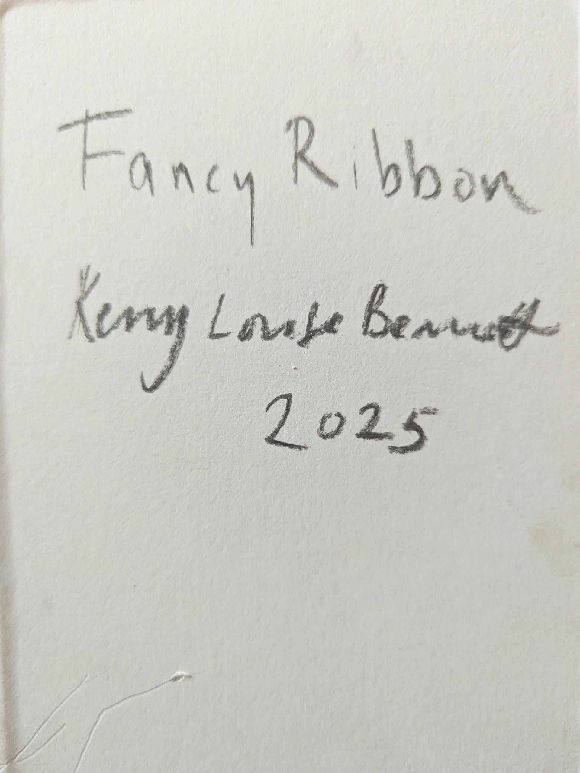 Fancy Ribbon, Porträt, zeitgenössisch, Originalgemälde (Zeitgenössisch), Painting, von Kerry Louise Bennett
