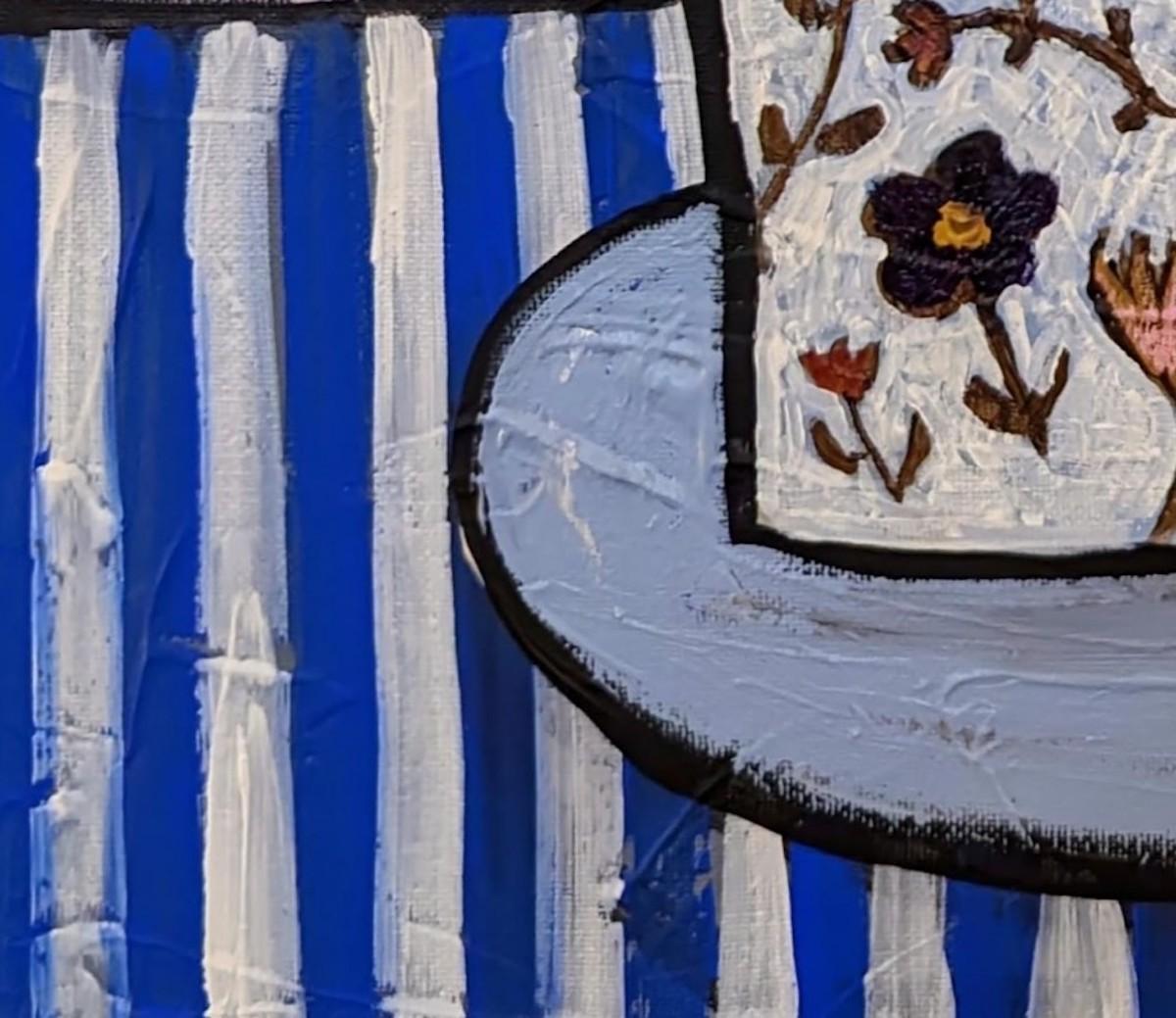 Incroyable gâteau à fleurs Edible, nature morte lumineuse, art populaire contemporain - Violet Interior Painting par Kerry Louise Bennett