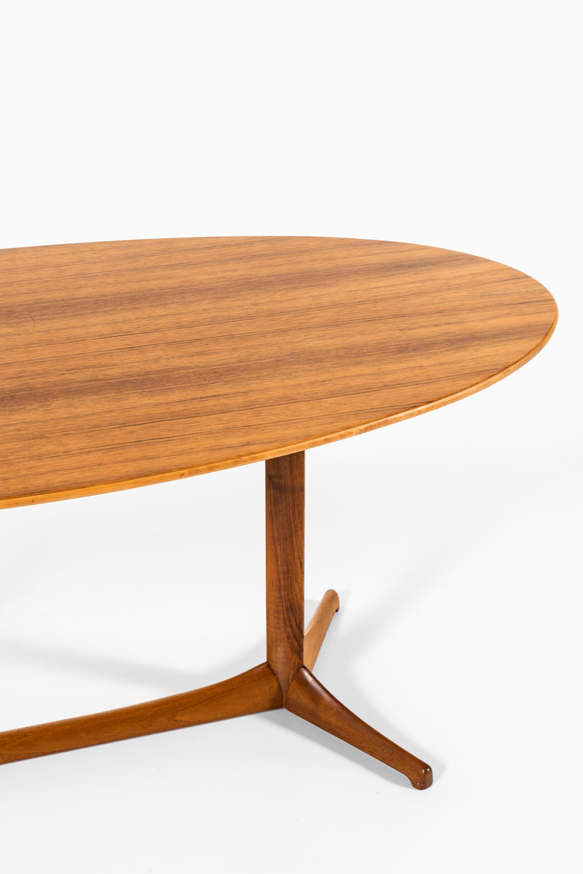 Table basse modèle Plommonet conçue par Kerstin Hörlin-Holmquist. Produit par Nordiska Kompaniet en Suède.