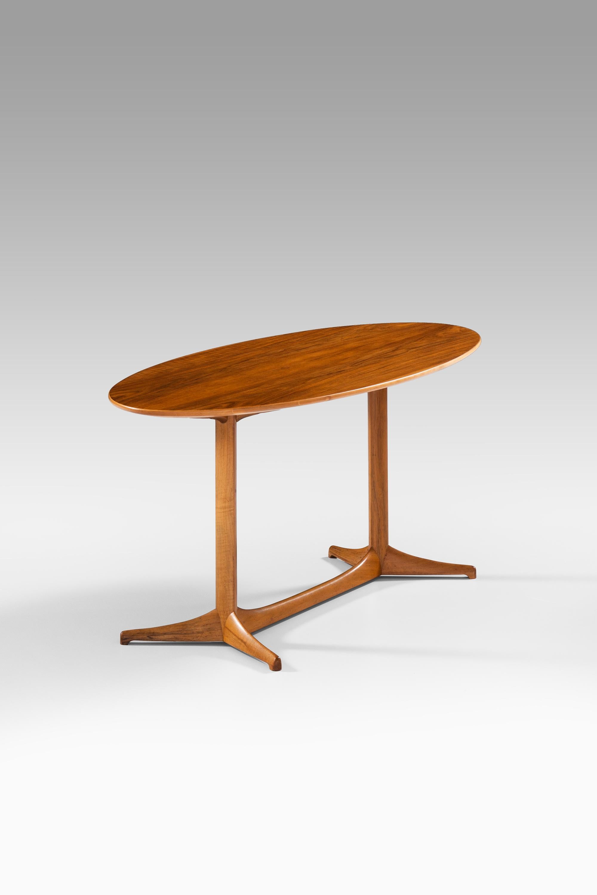 Table basse modèle Plommonet conçue par Kerstin Hörlin-Holmquist. Produit par Nordiska Kompaniet en Suède.