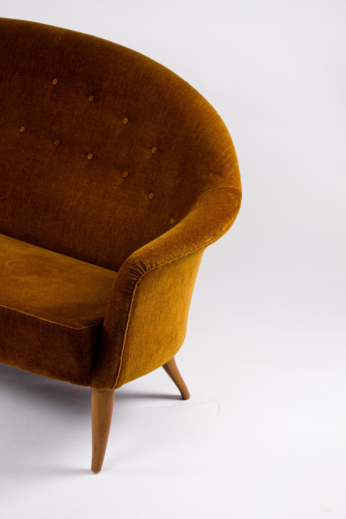 Kerstin Hörlin-Holmquist sofa model Paradiset. Produced by Nordiska Kompaniet in Sweden, 1960s. Beech legs and velvet fabric.