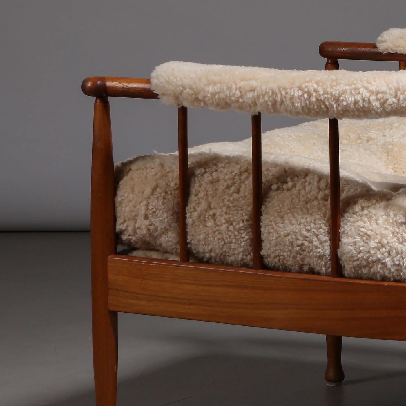 Fauteuil 'Skrindan' de Kerstin Hörlin-Homquist en peau de mouton Light, années 1960 Bon état - En vente à Prague, New Town