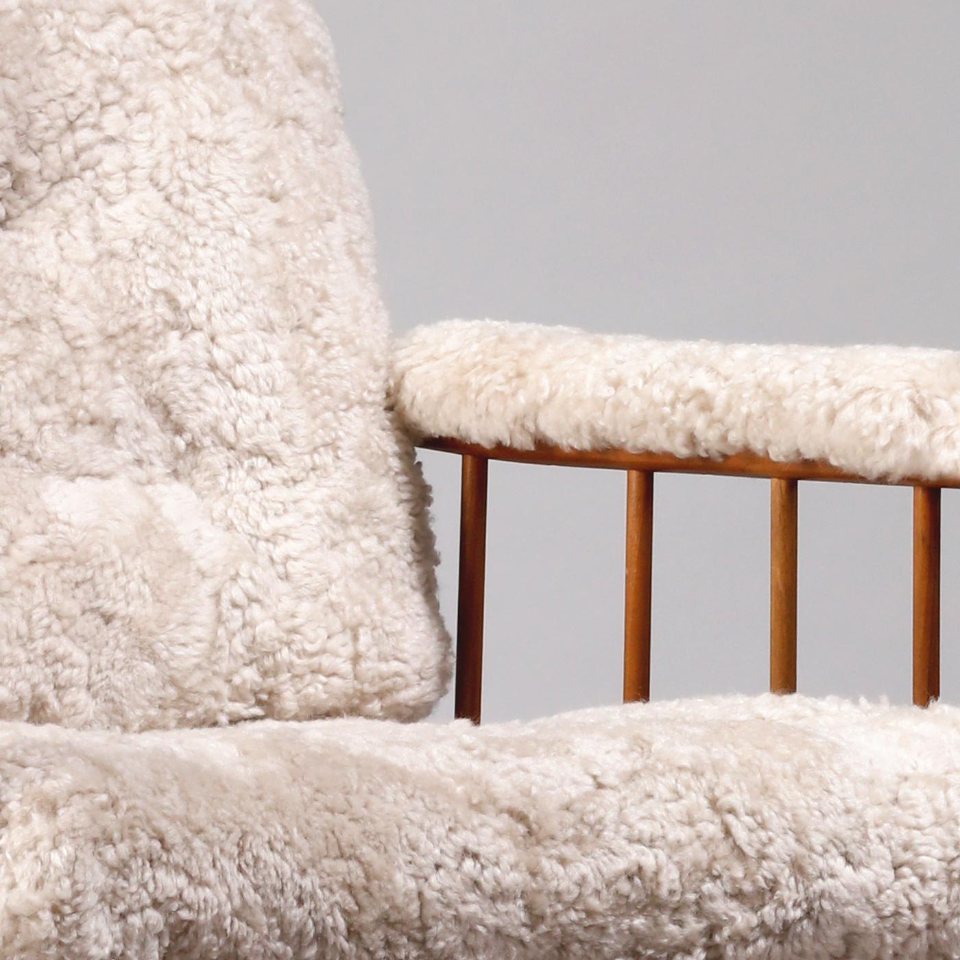 Kerstin Hörlin-Homquist Sillón 'Skrindan' de piel de oveja clara, años 60 en venta 2