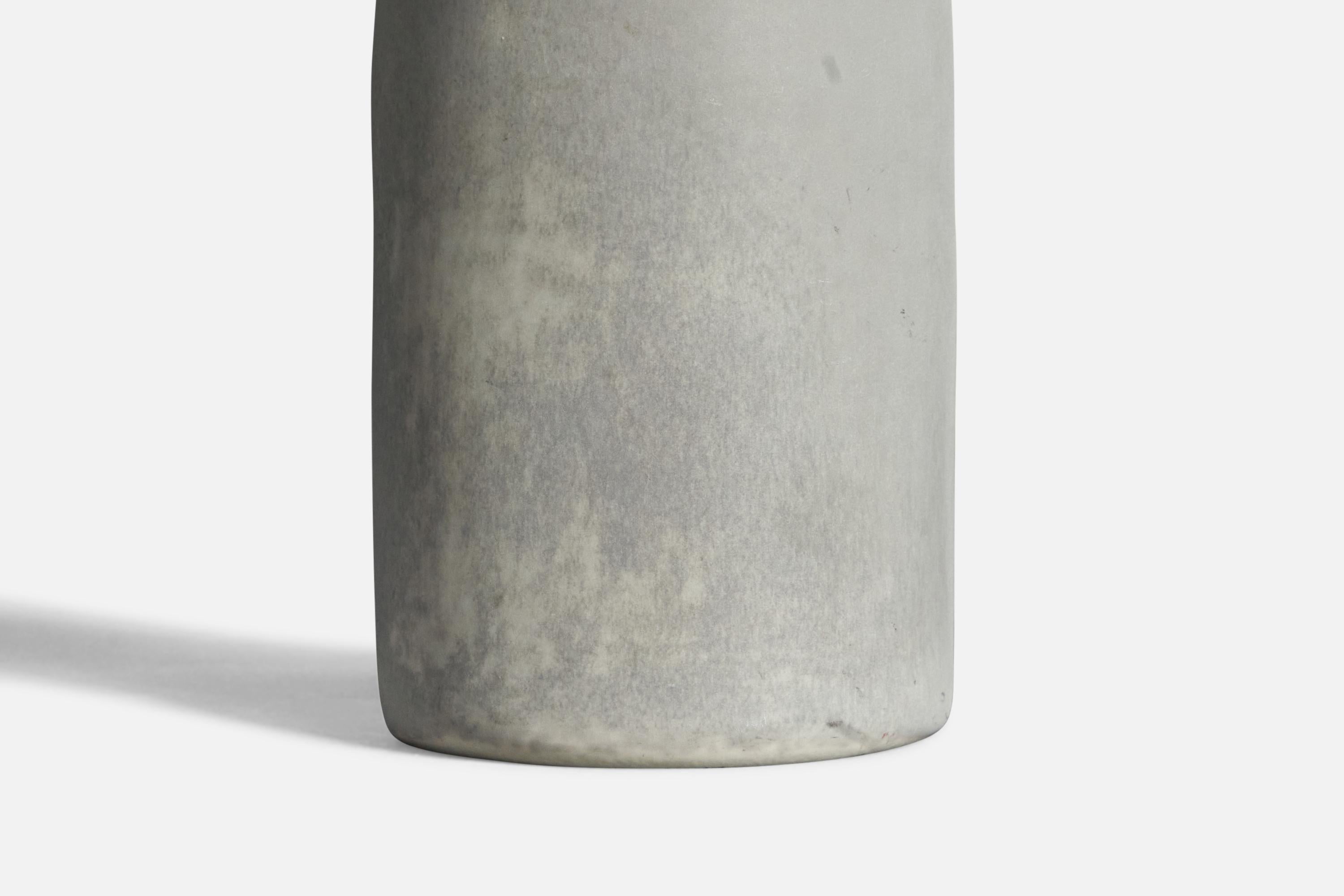 Kerstin Hörnlund, Vase, Stoneware, Sweden, 1970s In Good Condition For Sale In High Point, NC