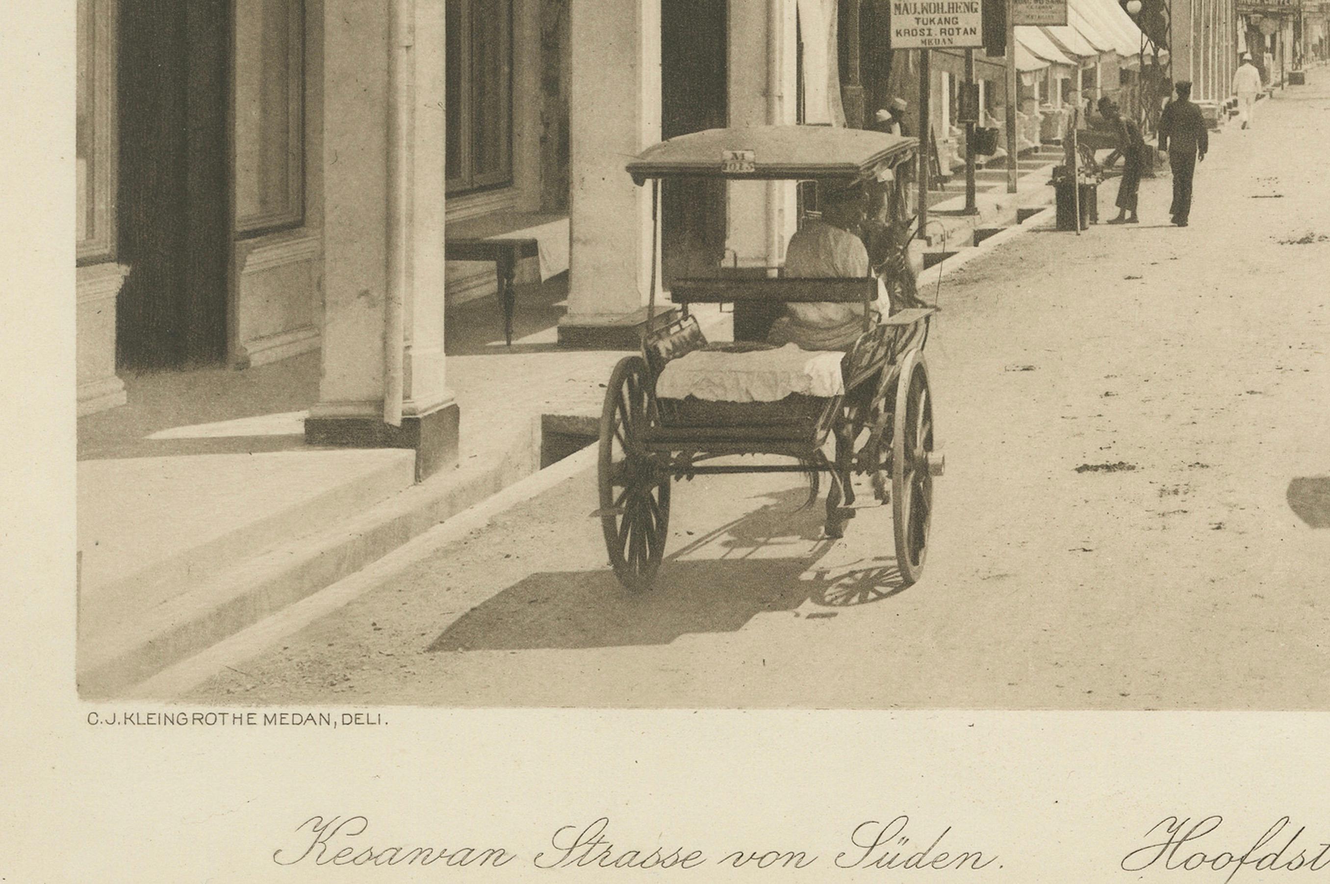 Néerlandais Rue Kesawan, Medan - Rare photographie datant de 1910 par C.J. Kleingrothe, Indonésie en vente