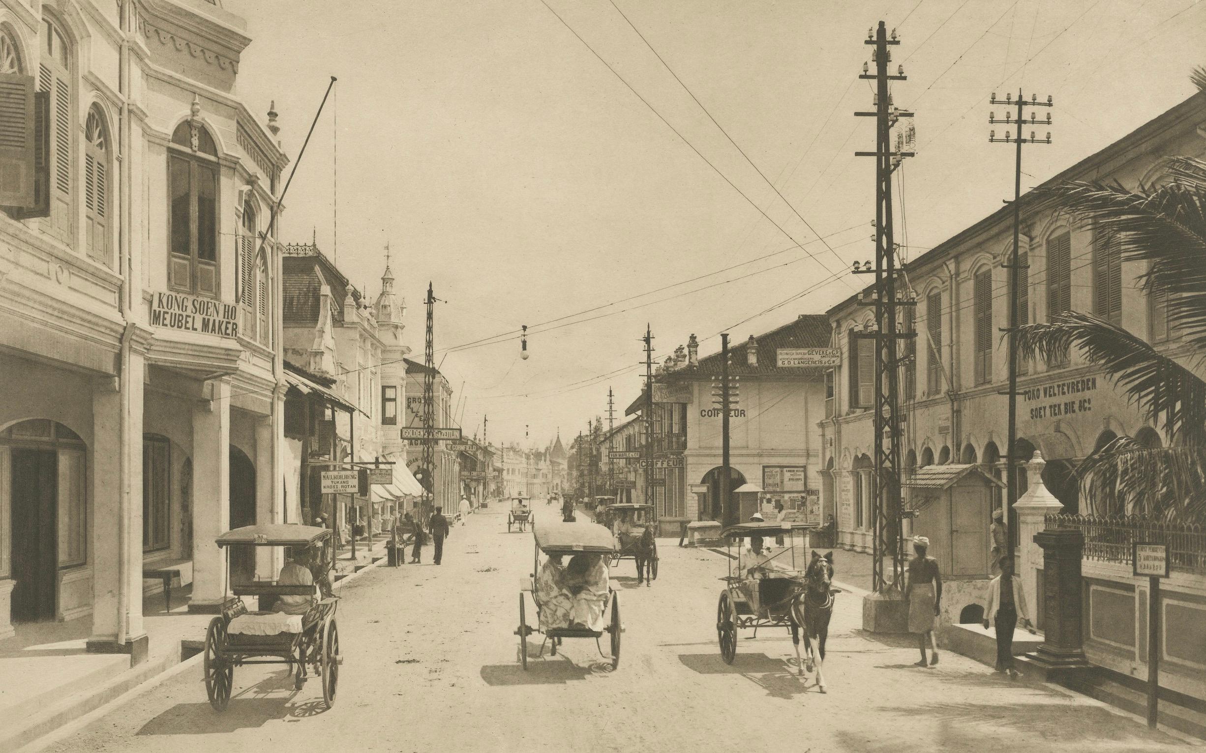 Rue Kesawan, Medan - Rare photographie datant de 1910 par C.J. Kleingrothe, Indonésie en vente 2