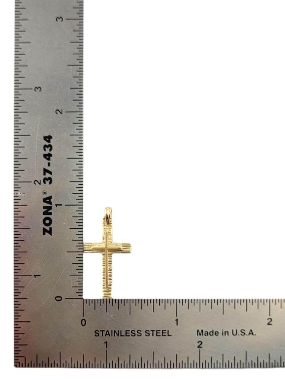 Ciondolo a croce in oro giallo Kesemco 14 carati #21517 in vendita 4