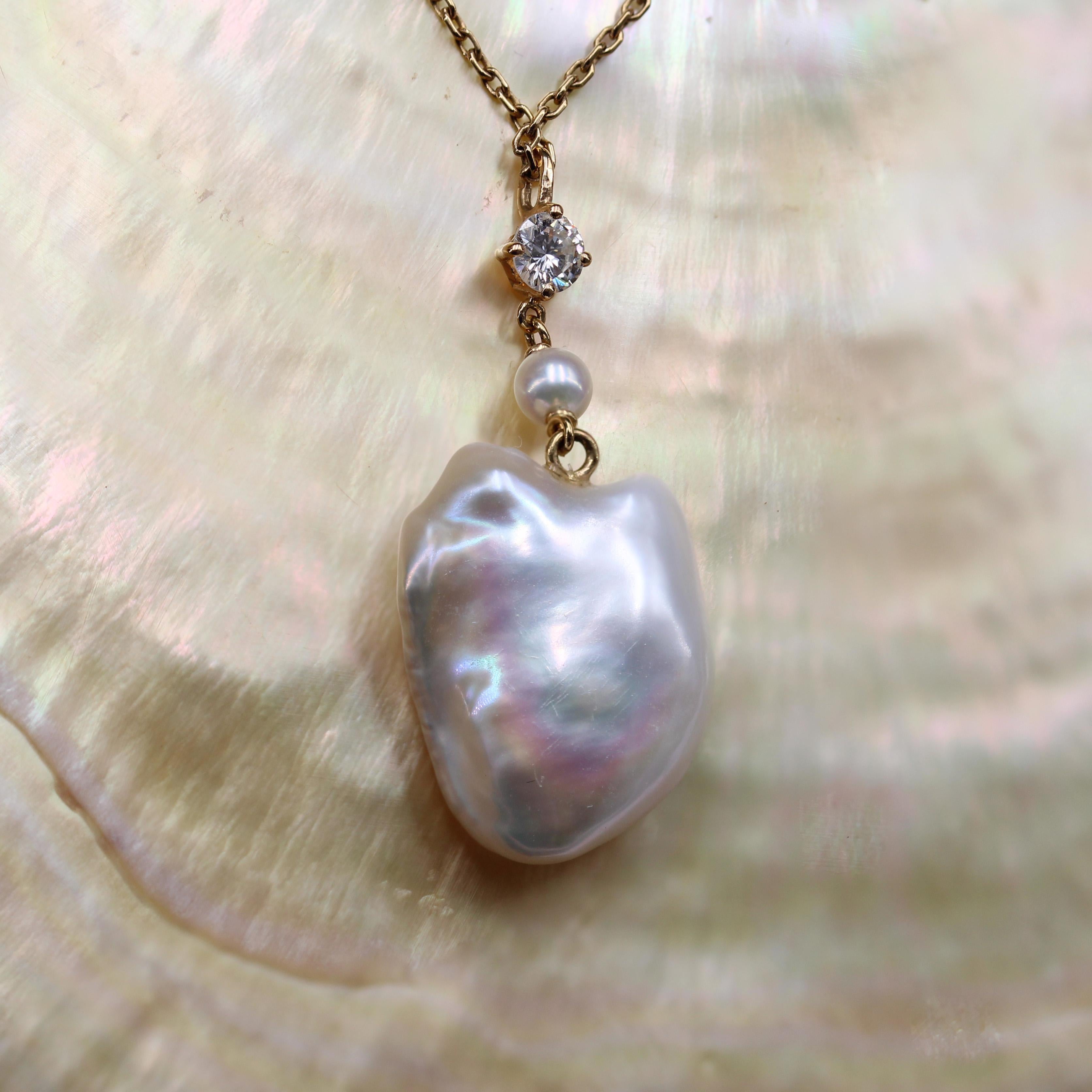 Collier pendentif en or avec perles naturelles et diamants Keshi en vente 7