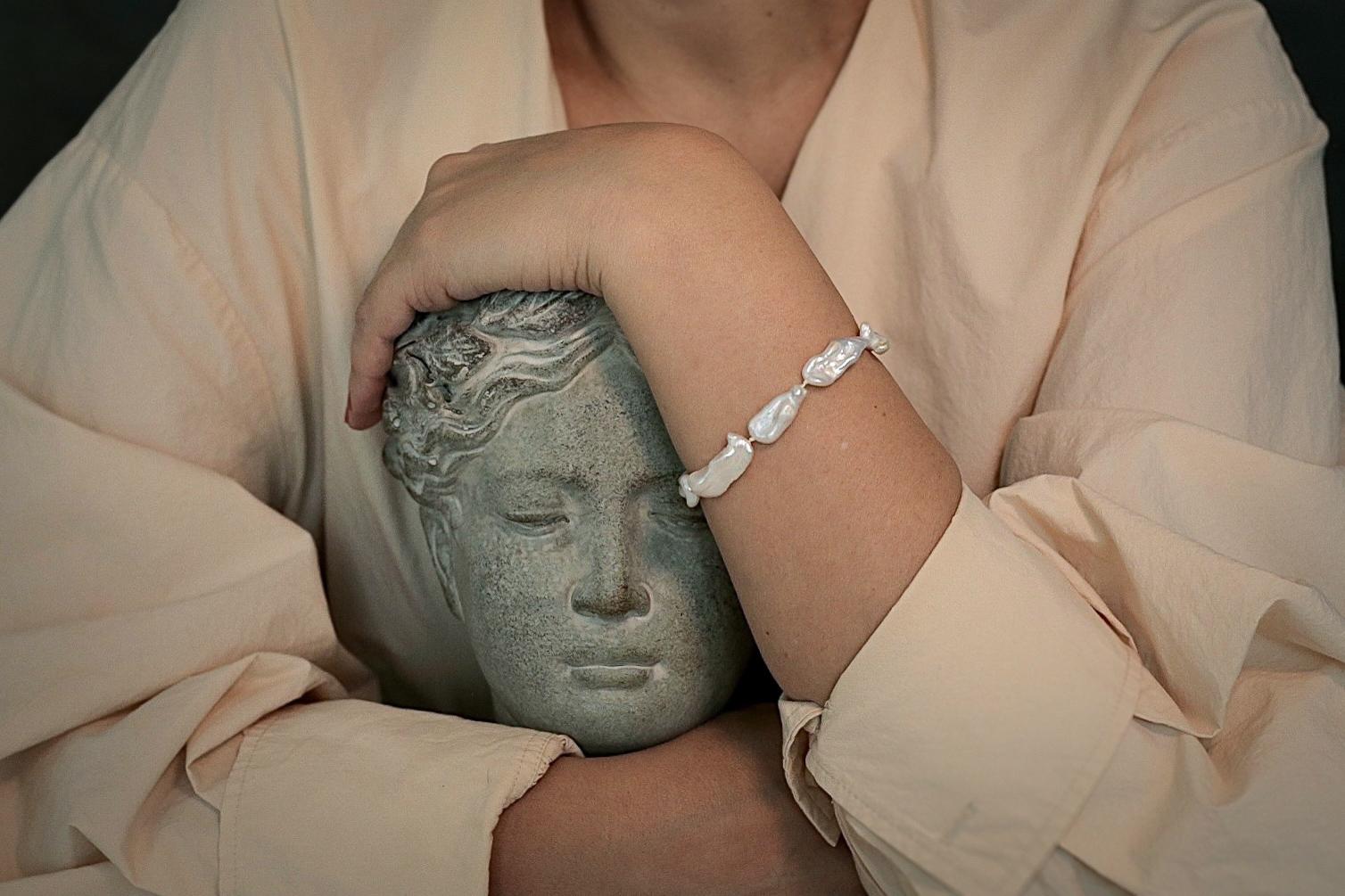 Bead Keshi pearl bracelet with toggle For Sale