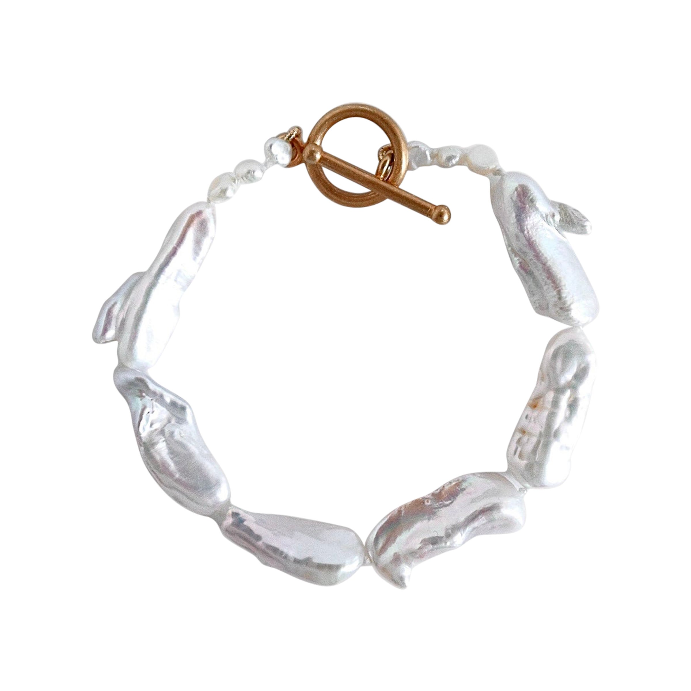 Keshi pearl bracelet with toggle For Sale