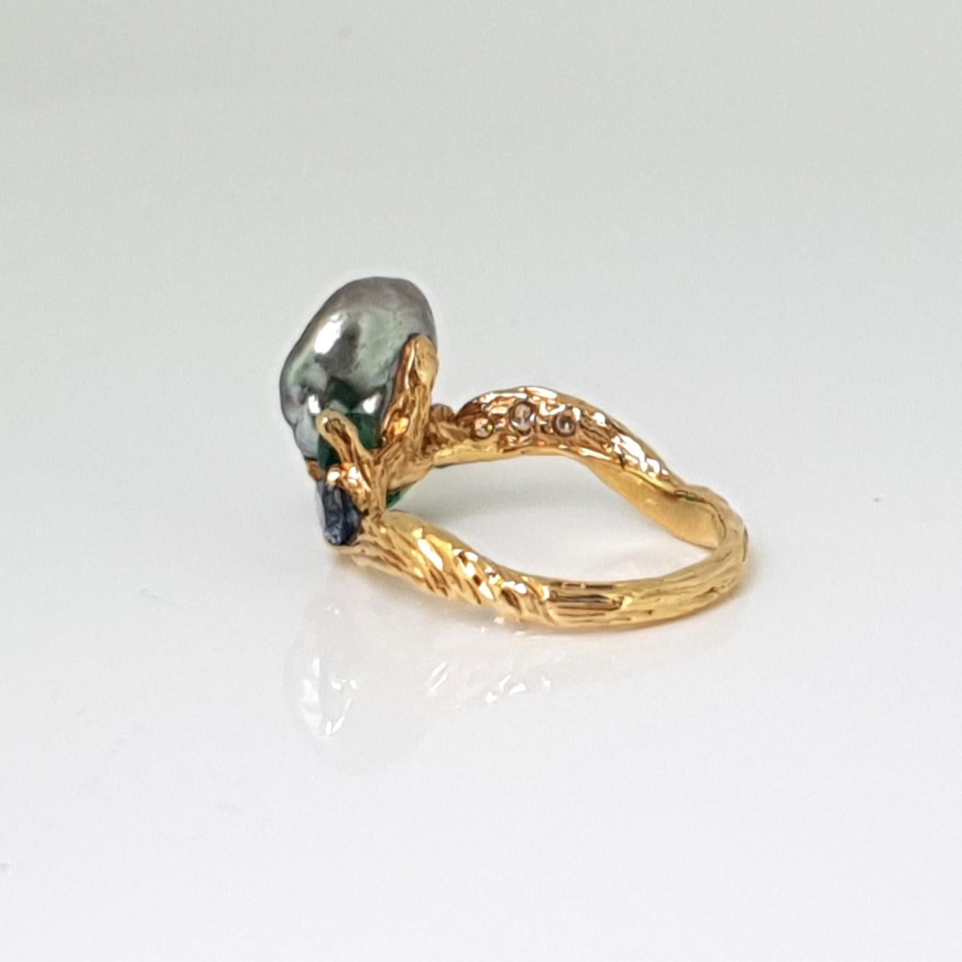 Contemporary Keshi Pearl Emerald Diamond Handmade ring by Viktor Moiseikin For Sale