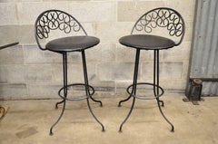 Kessler Ind. Par de taburetes giratorios de hierro forjado Arthur Umanoff de mediados de siglo