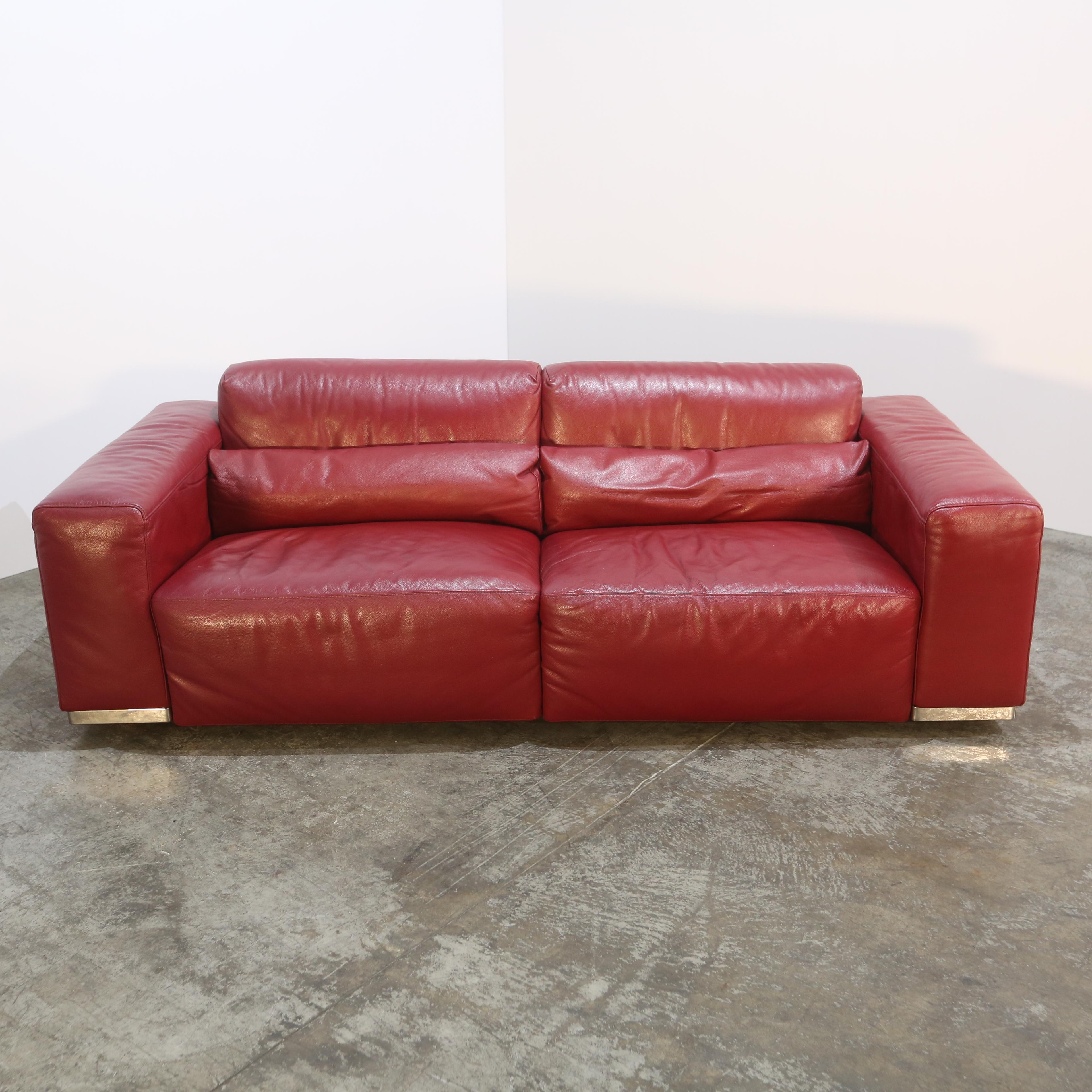 Kesterport Zweisitzer-Sofa aus rotem Leder (21. Jahrhundert und zeitgenössisch) im Angebot