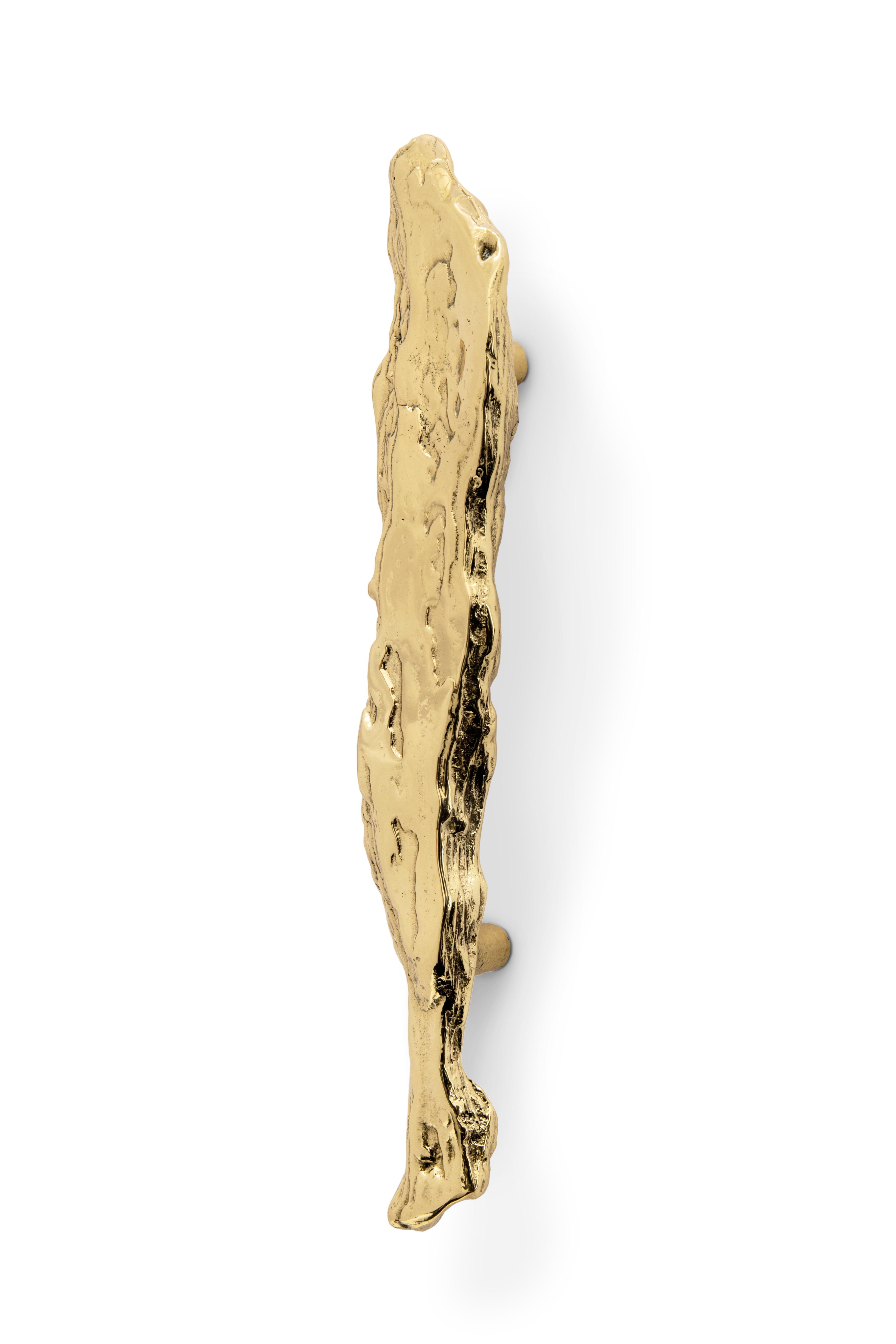 Our inspiration for the Kesya Door Hardware was drawn from the very uneven texture of the bark pine tree, known for its endless evergreen. Honoring the past and ancient roots but evoking prosperity, this distinguished Door Pull enables you to create