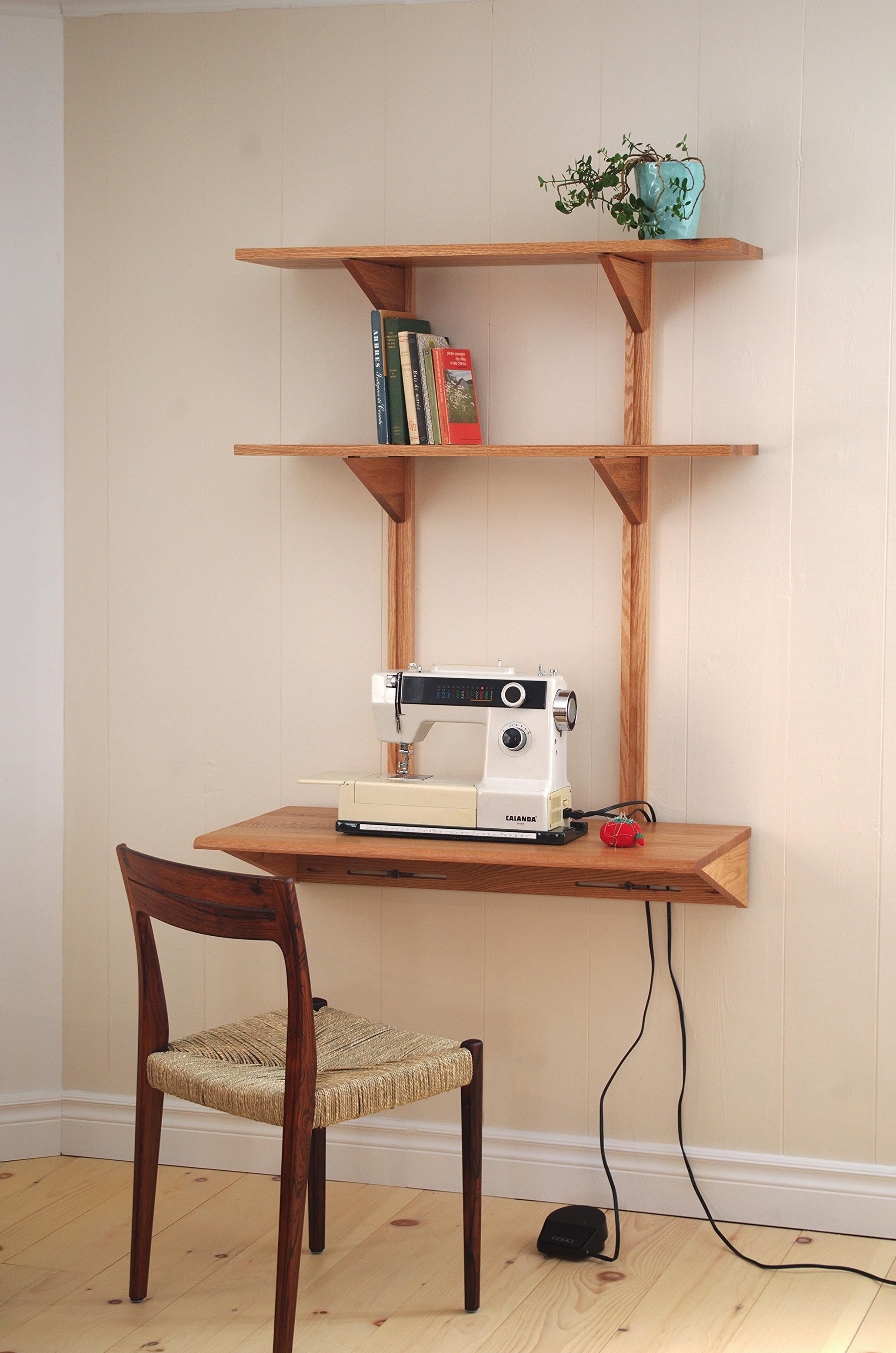 
Customizable wall desk carefully handmade in solid wood.

Offered in as many versions as you have creative projects and can be paired with the CLARA wall bookcase, KETCH can be adorned with or relieved of drawers and shelves according to your