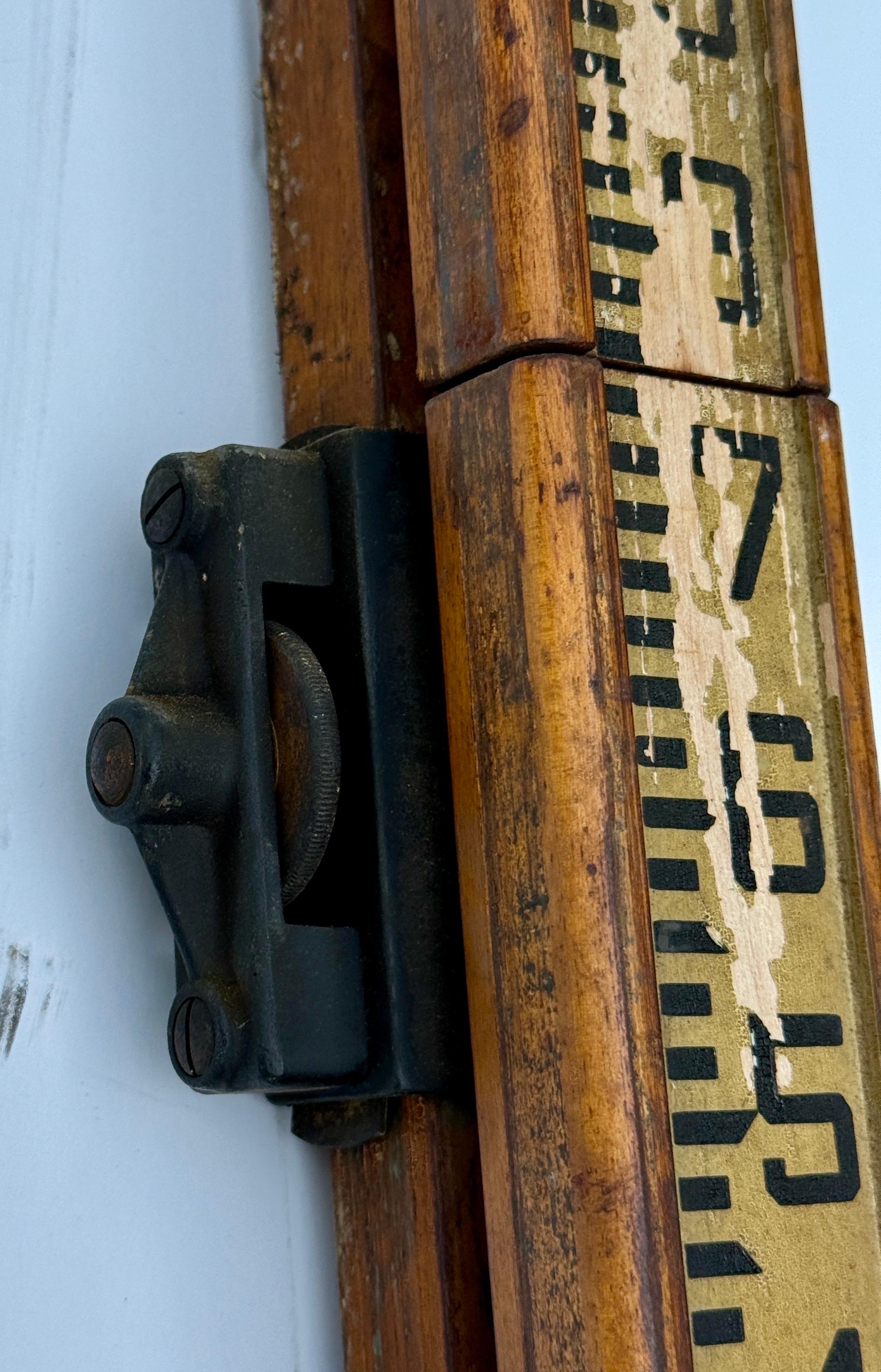 Keuffel and Esser Land Leveling Surveyor's Surveying Rod In Good Condition For Sale In Haddonfield, NJ