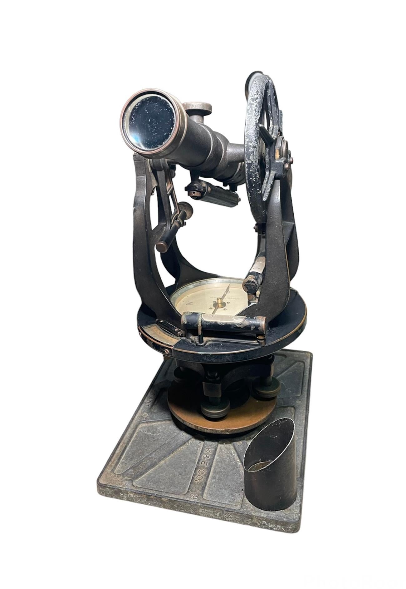 Keuffel & Esser Co. Télescope militaire Transit Surveyor  Bon état - En vente à Guaynabo, PR