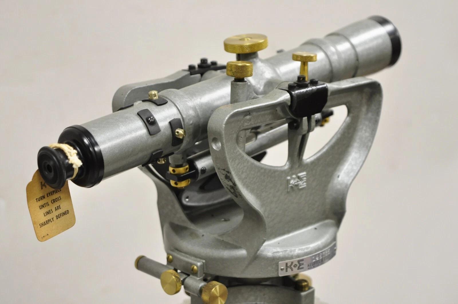 Trípode de Tránsito Keuffel and Esser Co Survey con Bastón Funda y Accesorios en Bueno estado para la venta en Philadelphia, PA