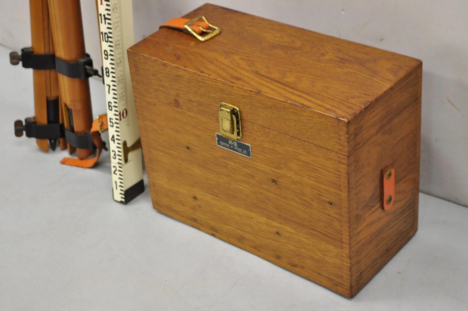 Trípode de Tránsito Keuffel and Esser Co Survey con Bastón Funda y Accesorios Metal en venta