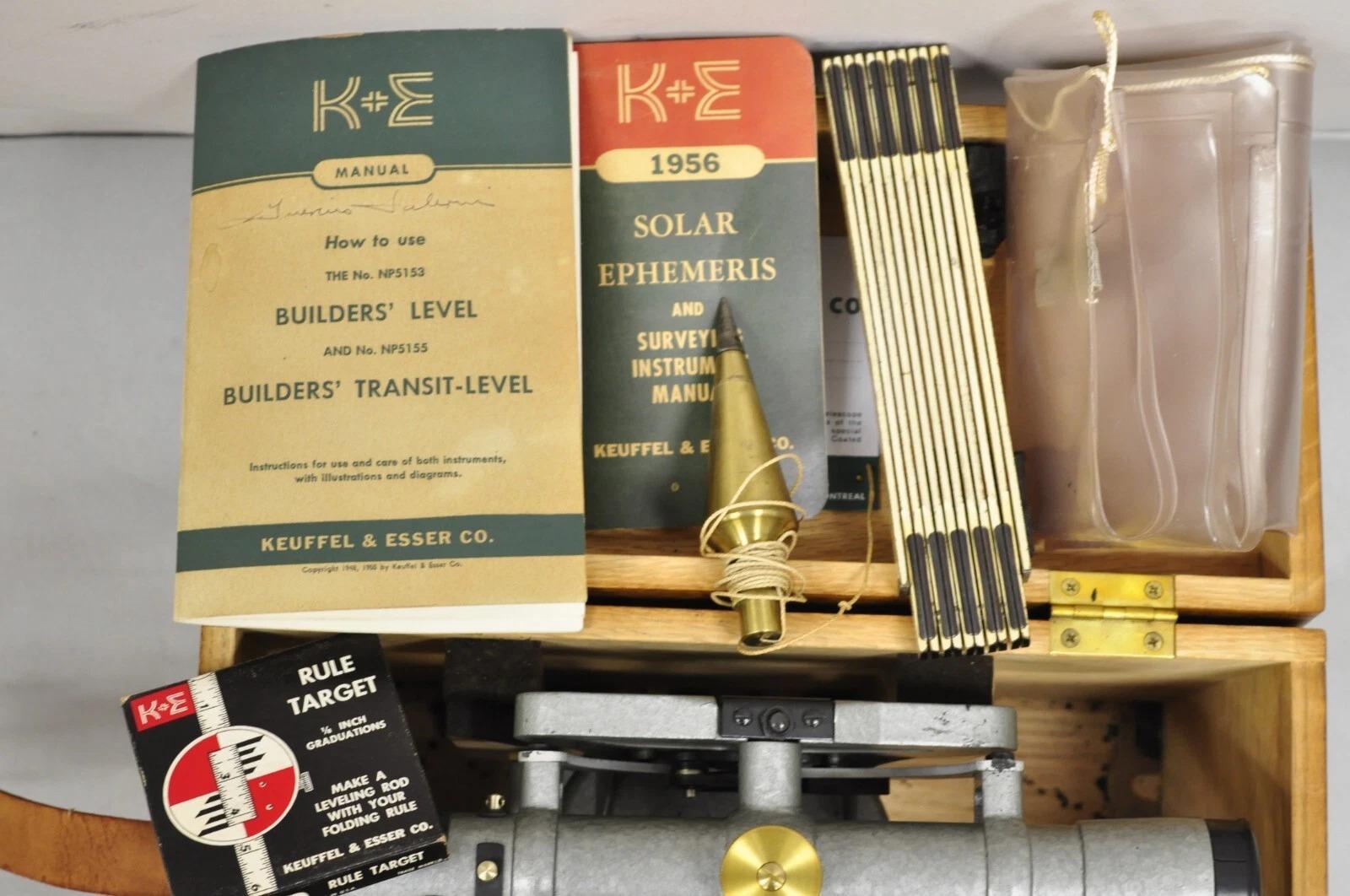 Trípode de Tránsito Keuffel and Esser Co Survey con Bastón Funda y Accesorios en venta 1