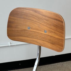 Sgabello Kevi di Jorgen Rasmussen