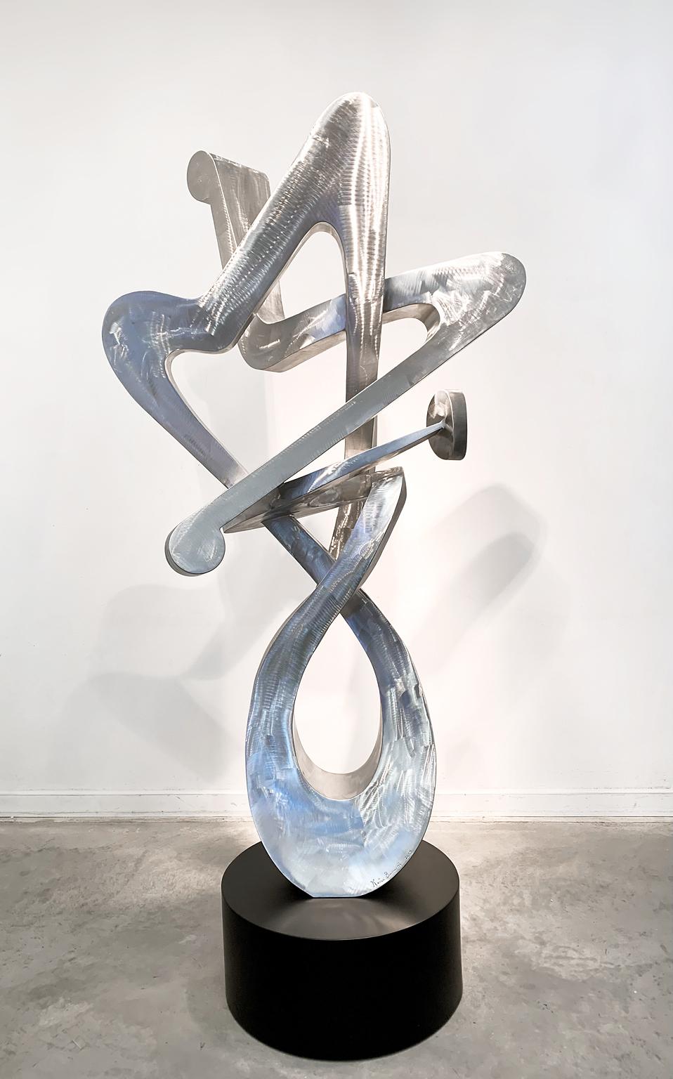 Sculpture unique en métal organique et abstrait « Ange » en acier inoxydable - Gris Abstract Sculpture par Kevin Barrett