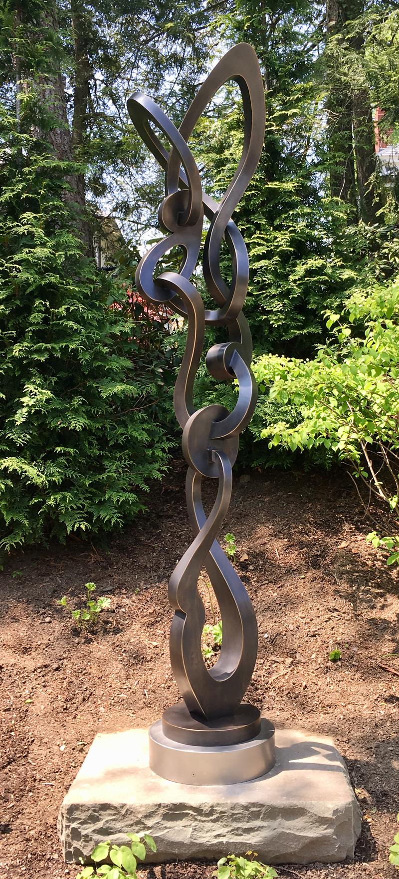 Scultura astratta in metallo di Kevin Barrett 